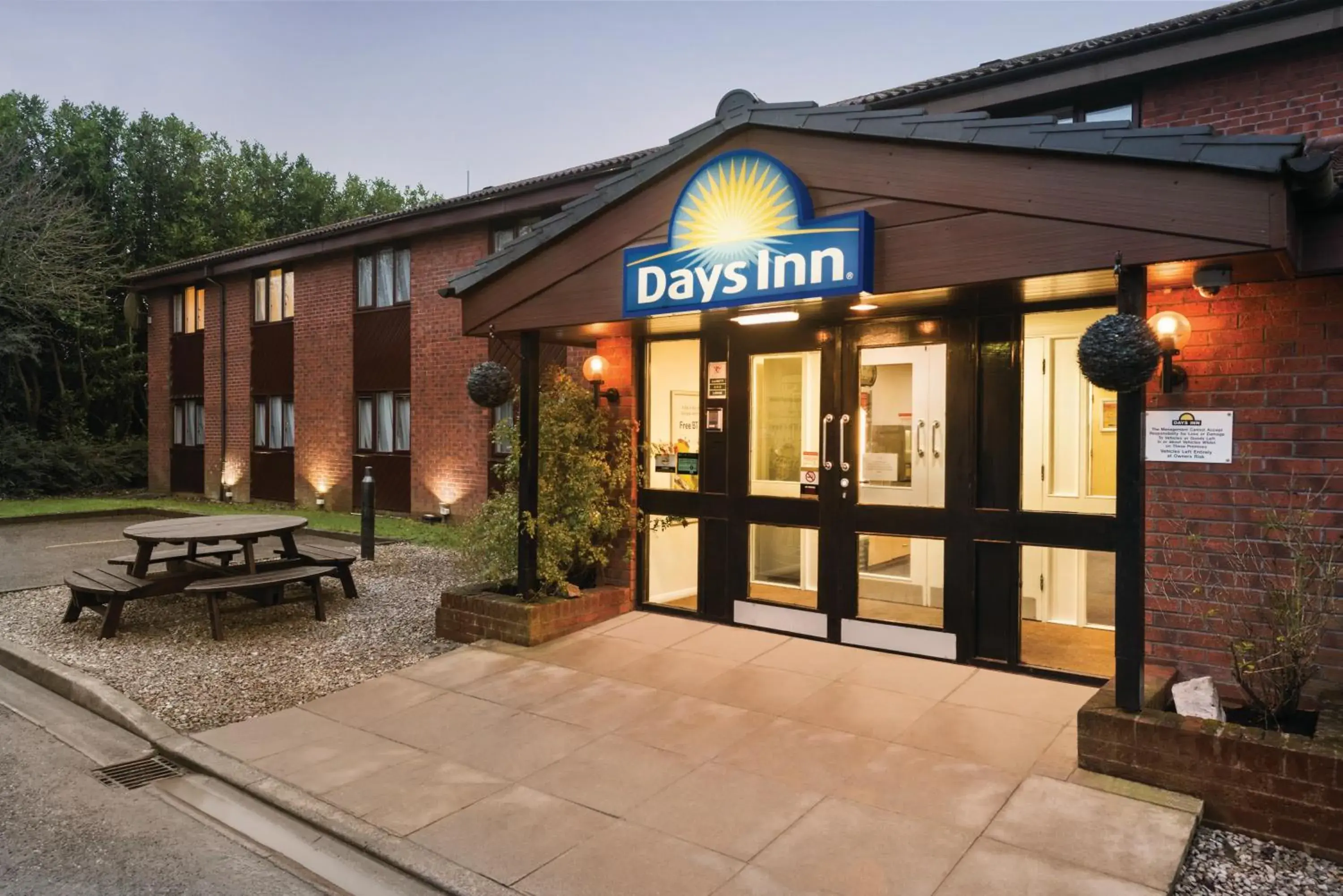 Facade/entrance in Days Inn Bridgend Cardiff Facade/entrance in Days Inn Bridgend Cardiff
