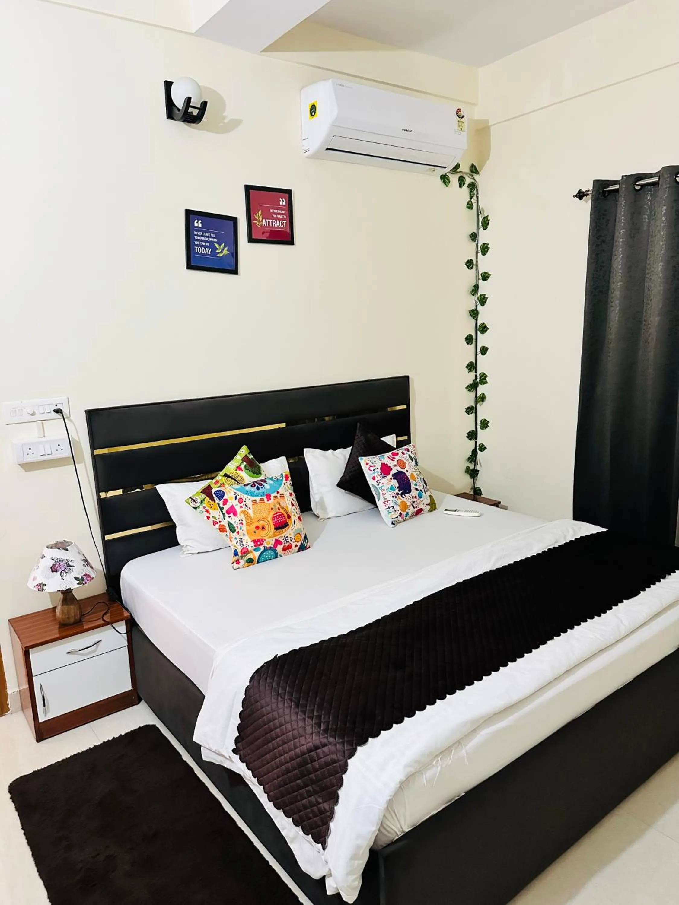 Bed in ZoomStay - 3BHK Apartments