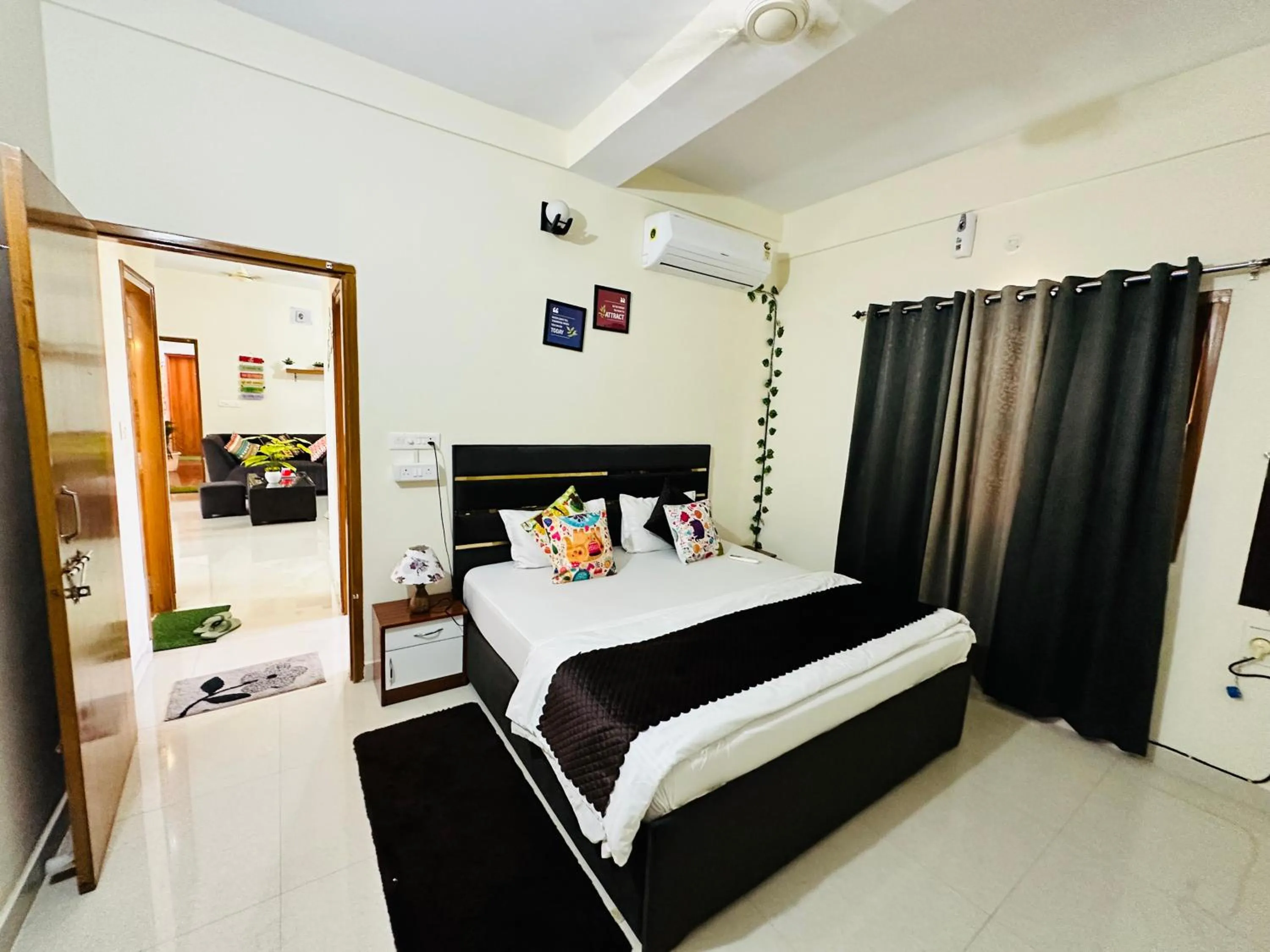 Bed in ZoomStay - 3BHK Apartments