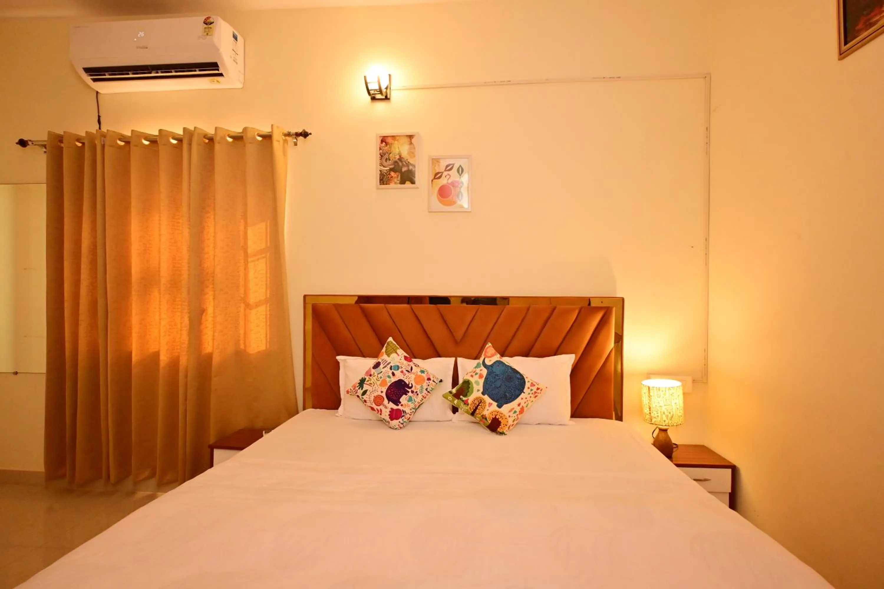 Bed in ZoomStay - 3BHK Apartments