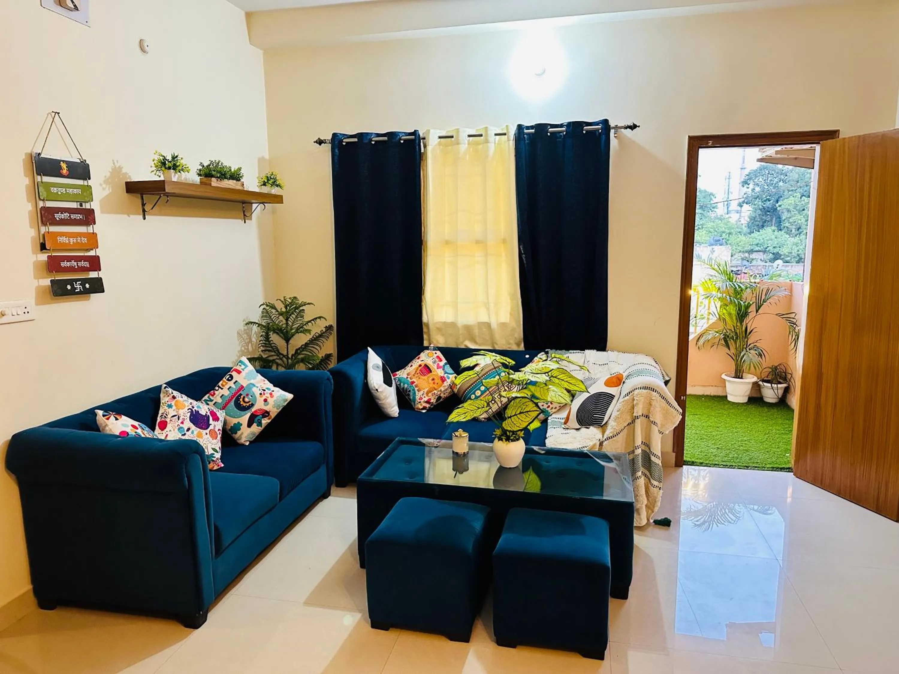 Living room in ZoomStay - 3BHK Apartments