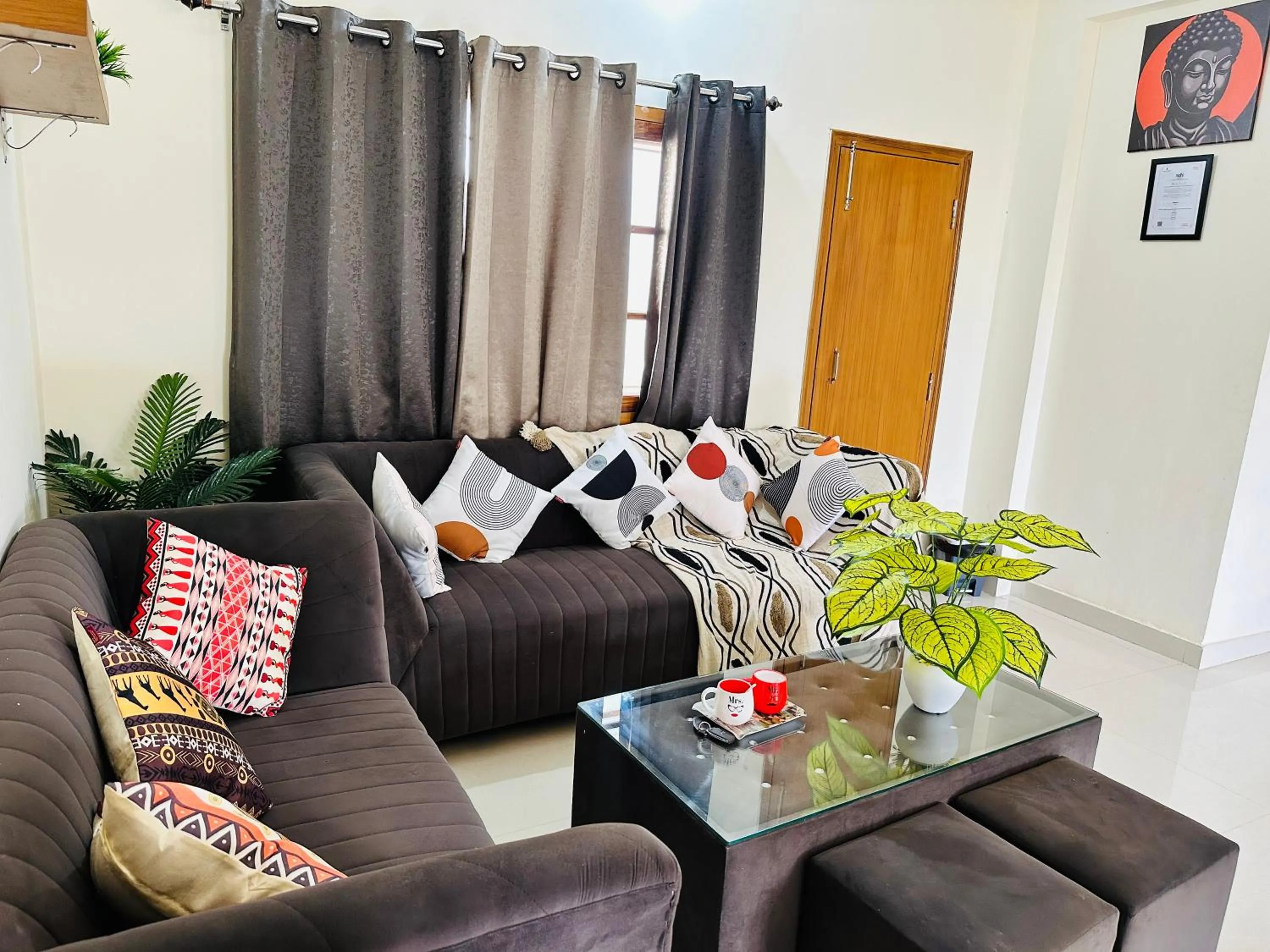 Living room in ZoomStay - 3BHK Apartments