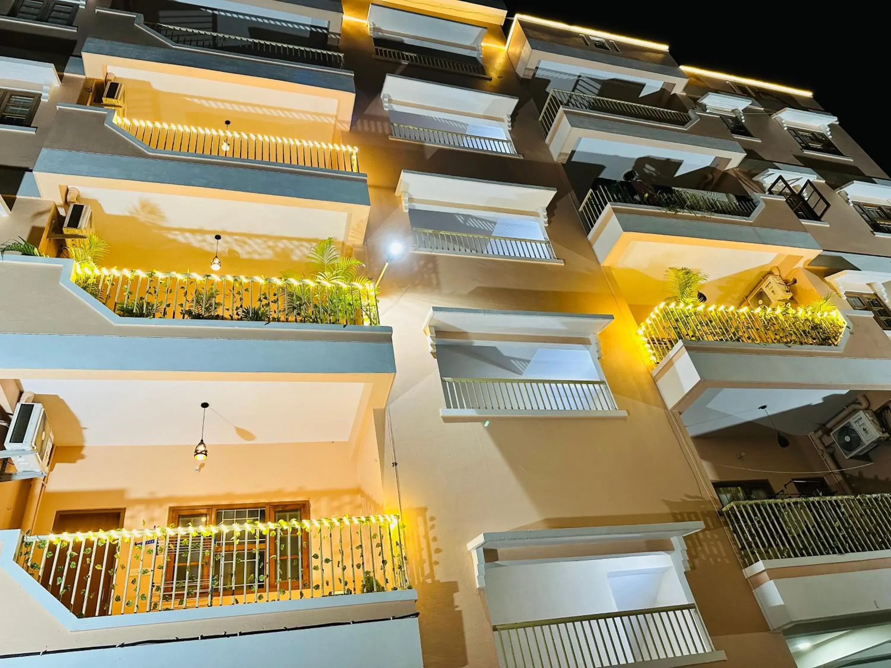 Property building in ZoomStay - 3BHK Apartments Property building in ZoomStay - 3BHK Apartments