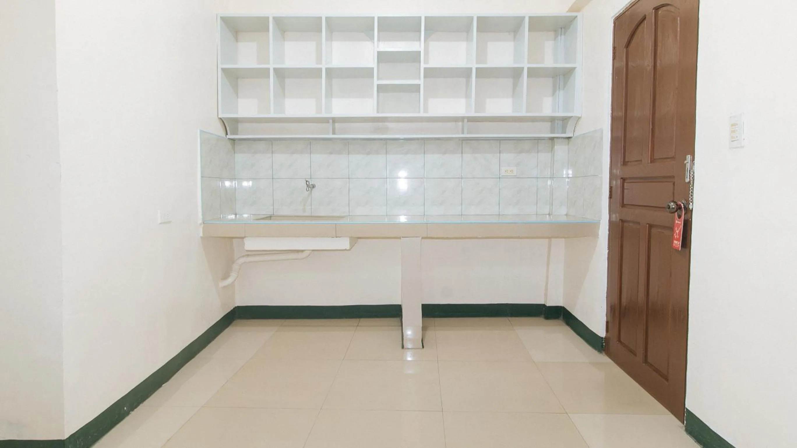 Kitchen or kitchenette in RedDoorz @ Western Bicutan Transients Inn