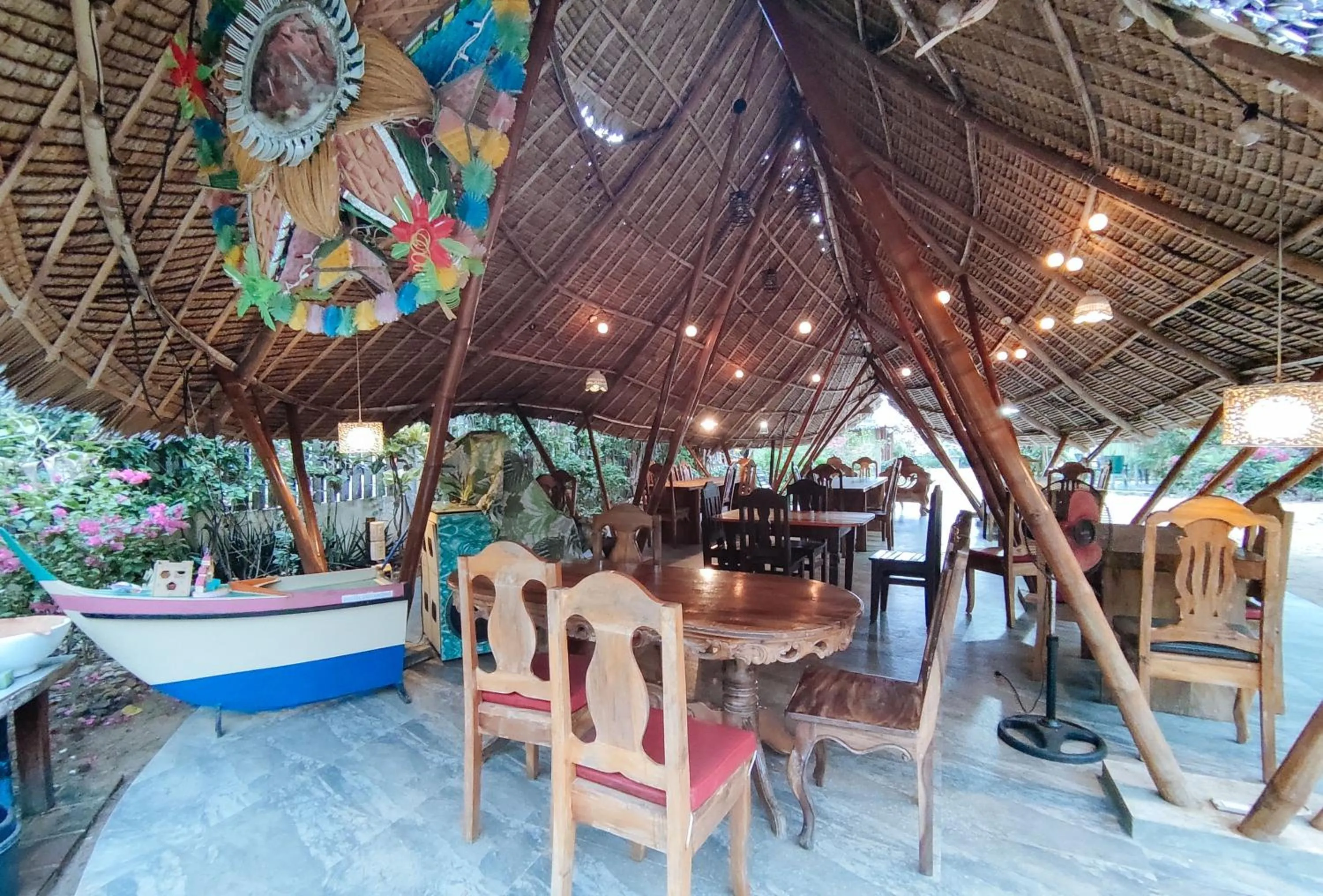Restaurant/places to eat in The Clara Beach and Guest House