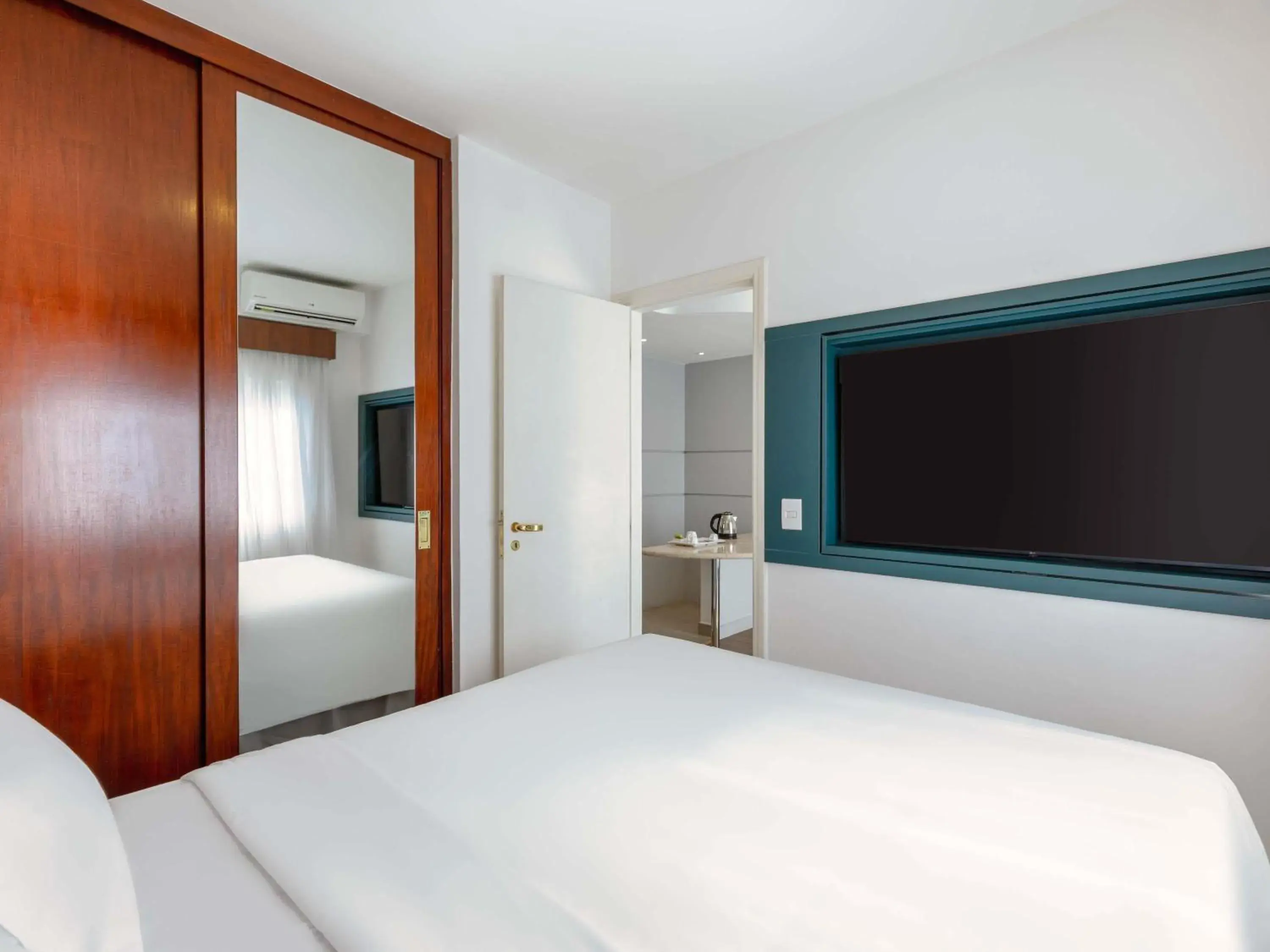 Superior Apartment with King Bed in Mercure Sao Paulo JK Superior Apartment with King Bed in Mercure Sao Paulo JK