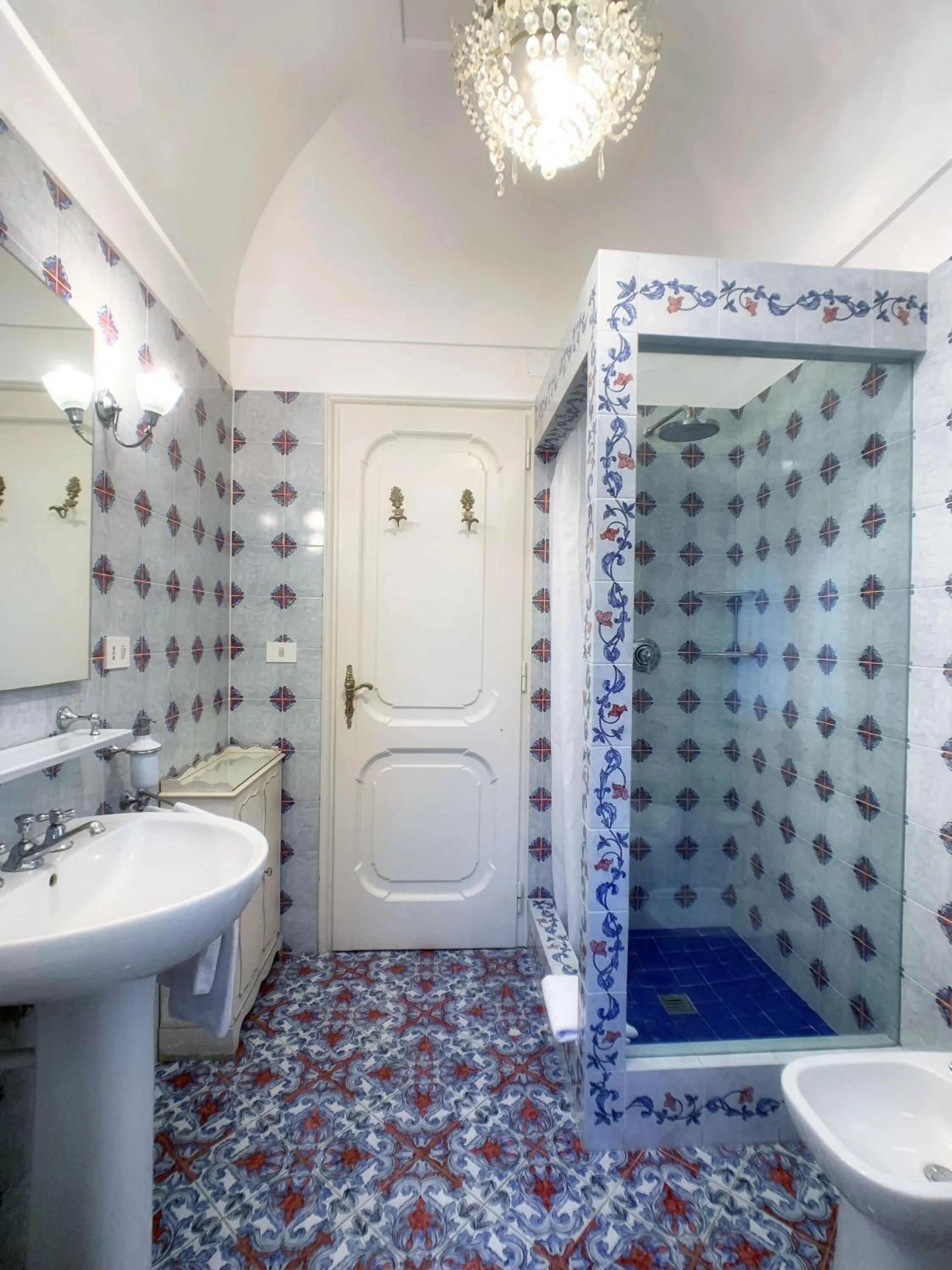 Shower in Villa Silia