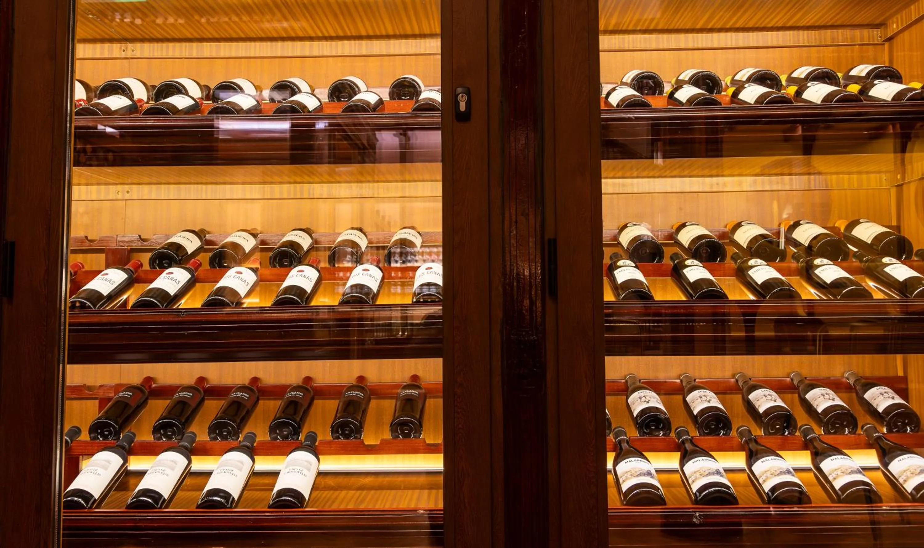 Lounge or bar in Hotel Las Tres Campanas