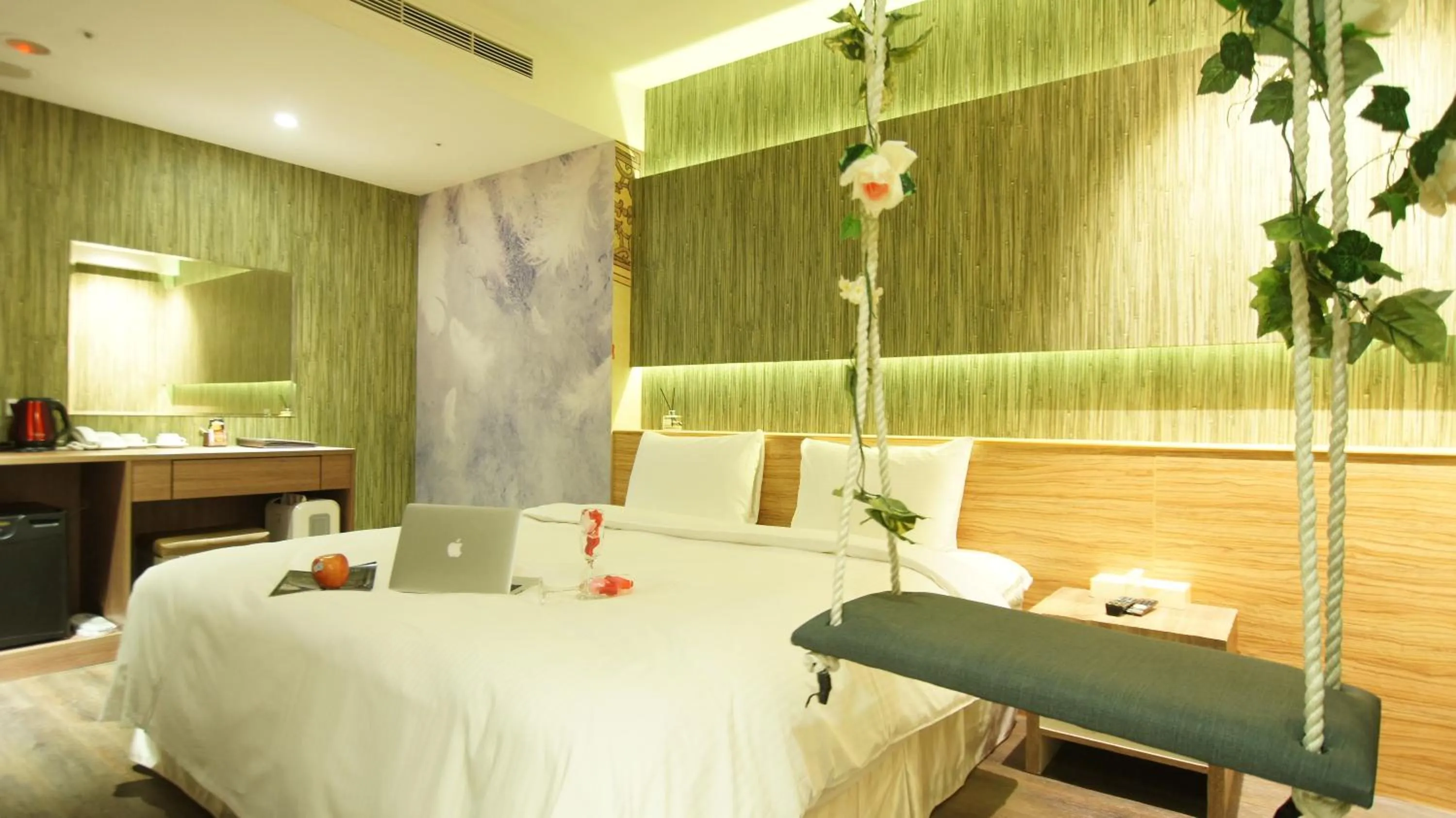 Bed in Colors Infinity Inn