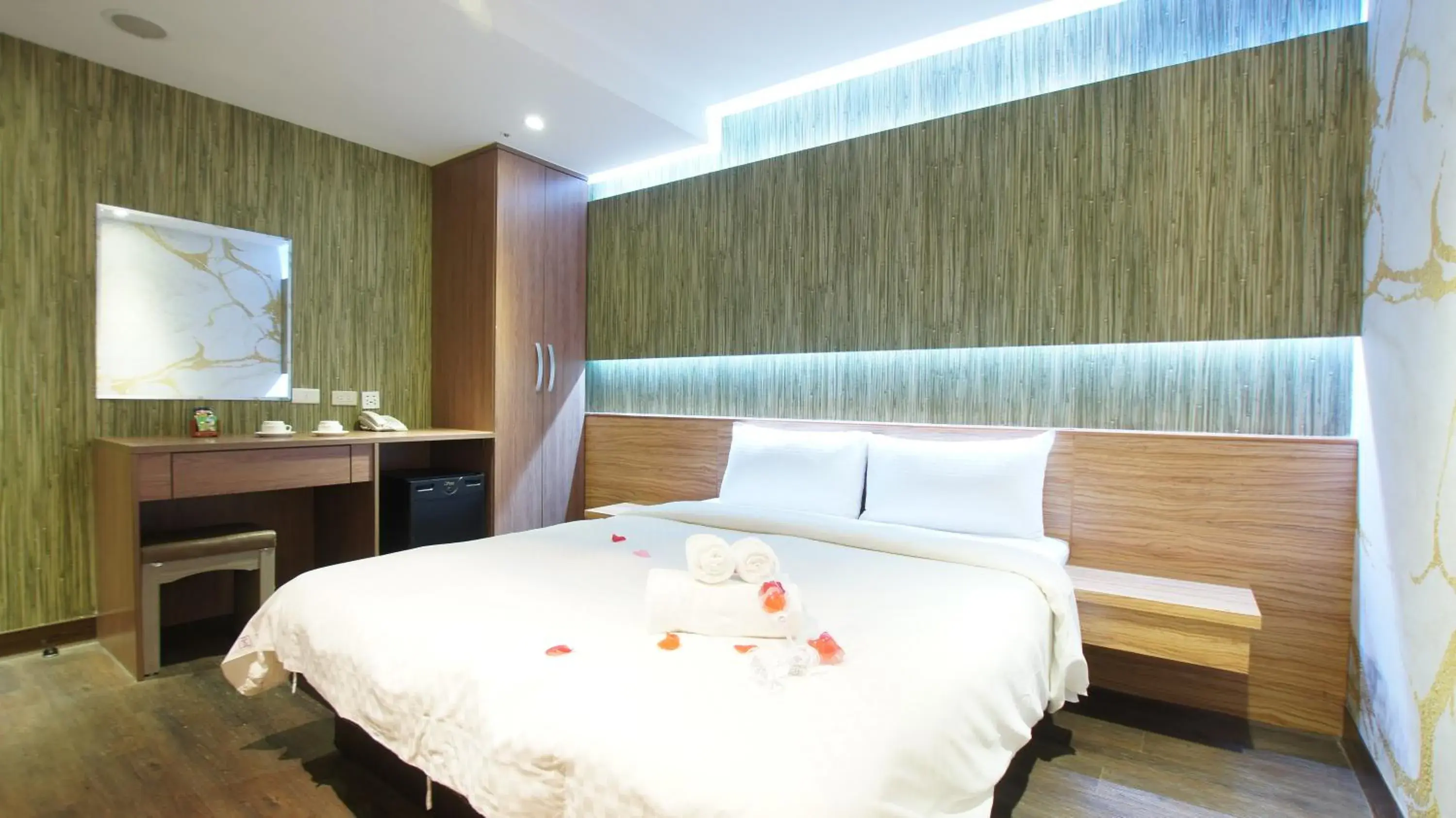 Bed in Colors Infinity Inn Bed in Colors Infinity Inn