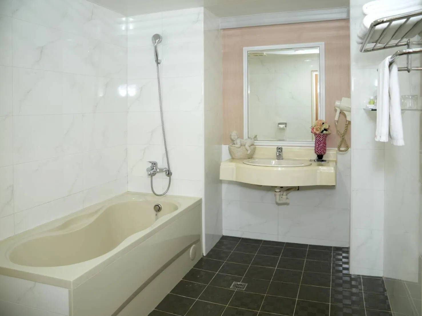 Bathroom in Beidoo Hotel