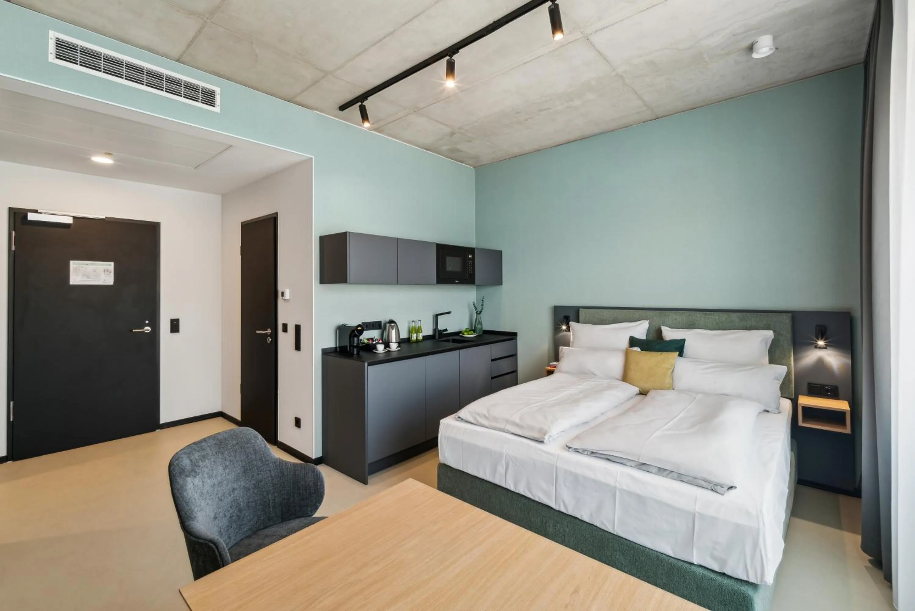 Photo of the whole room, Bed in Nena Apartments München City East