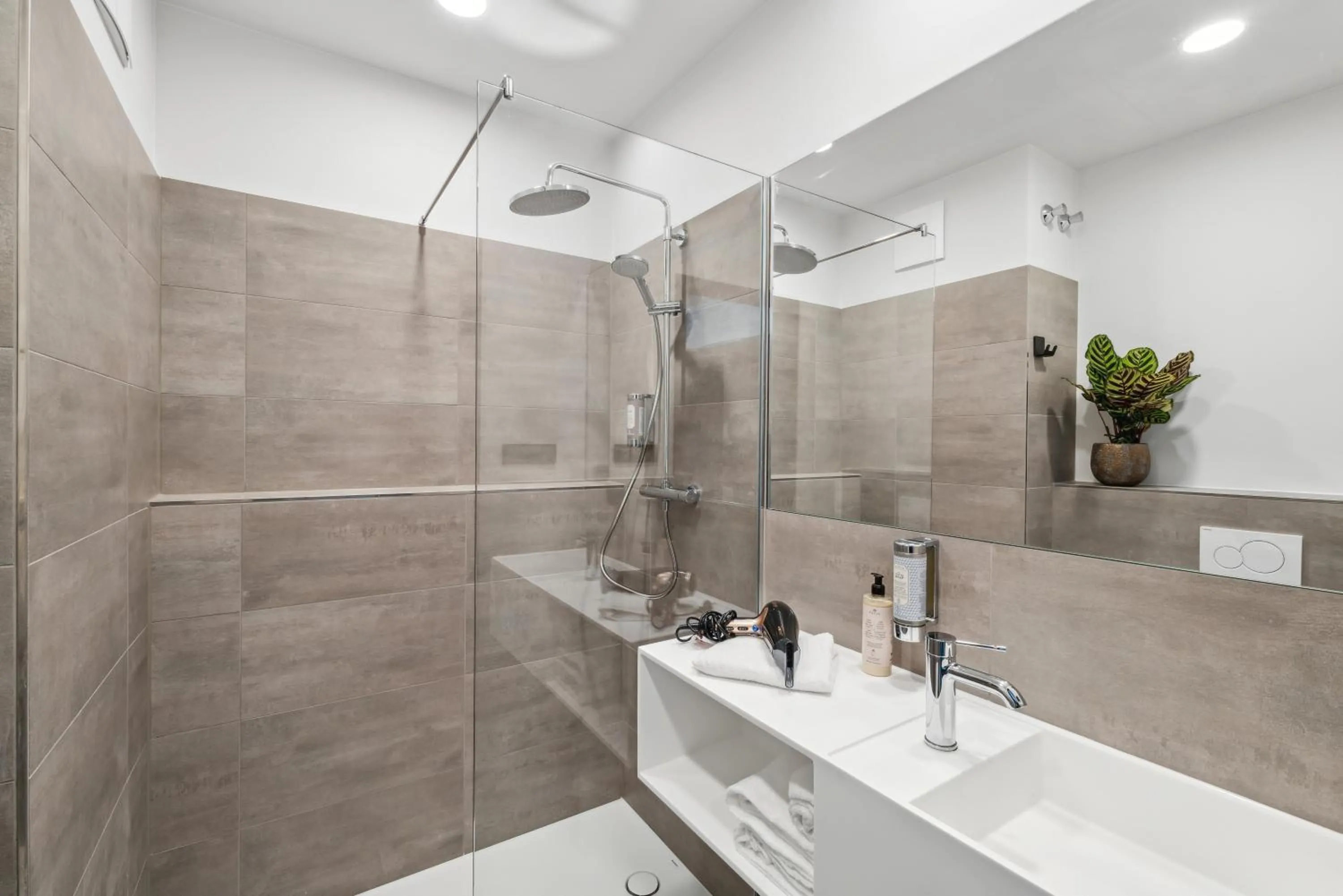 Bathroom in Nena Apartments München City East