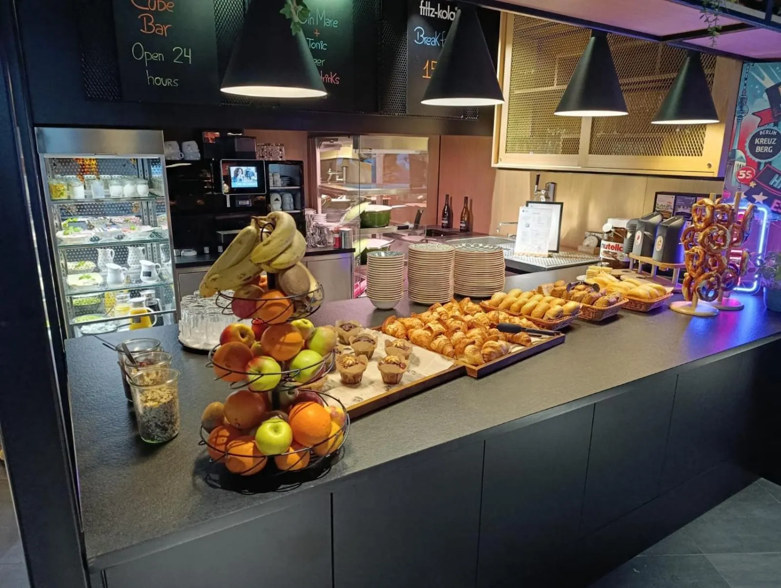 Food and drinks in Nena Apartments München City East