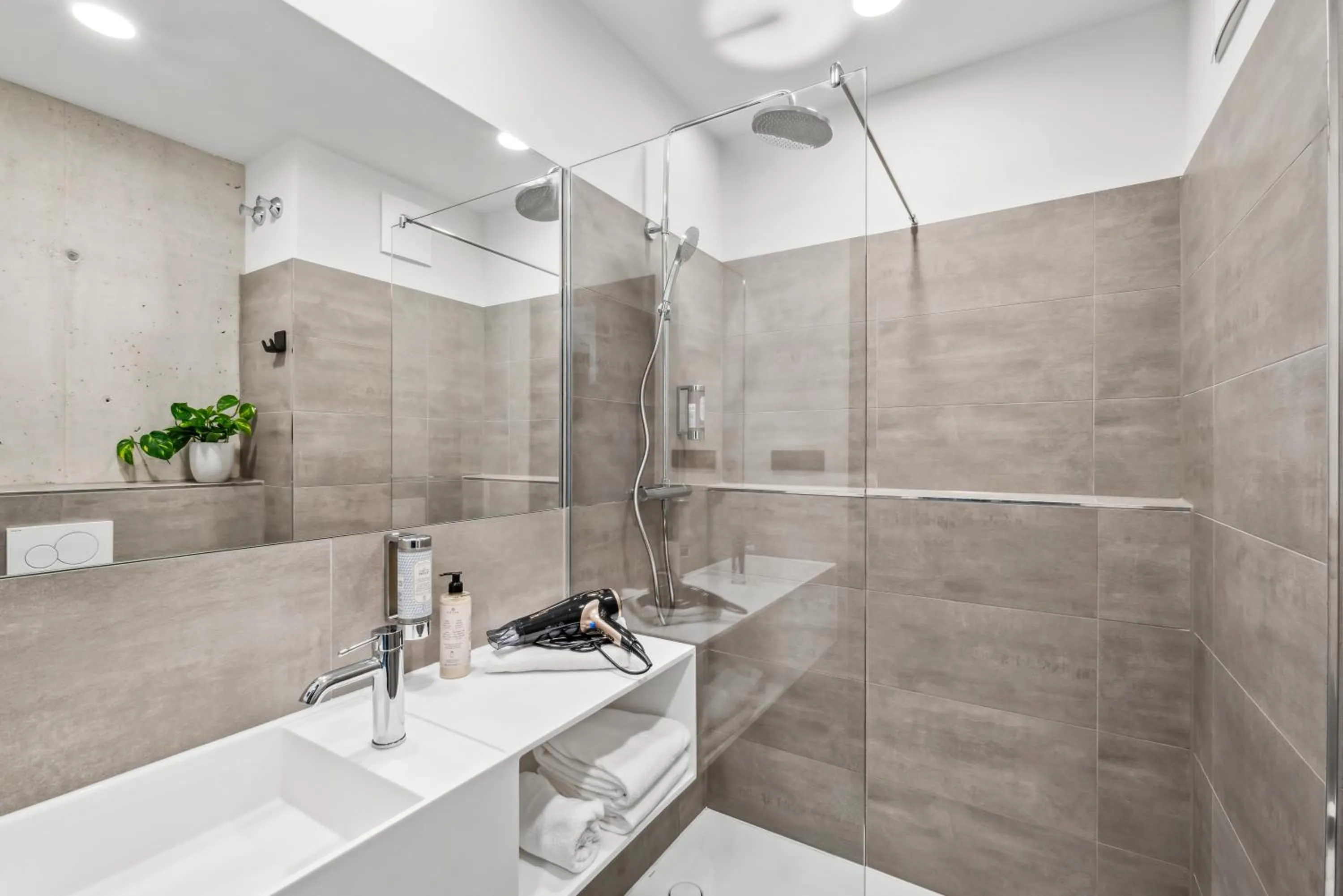 Bathroom in Nena Apartments München City East