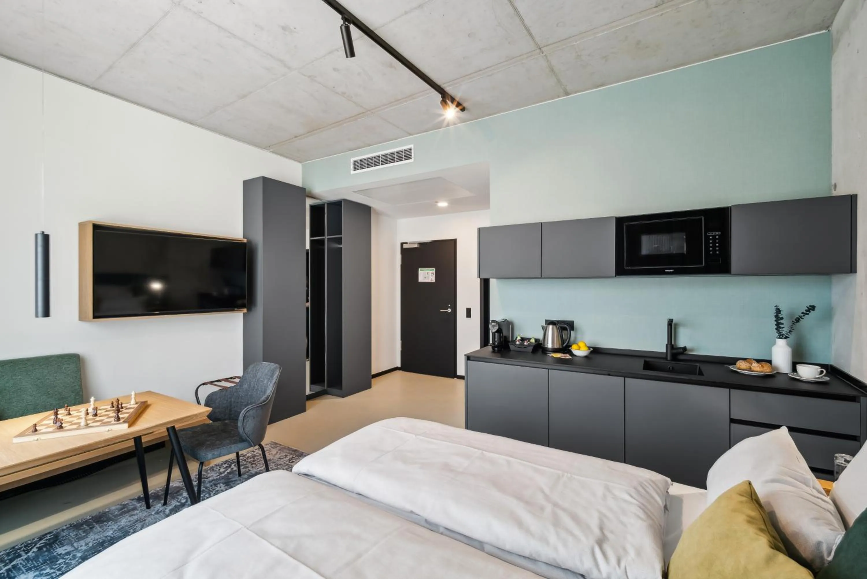 Photo of the whole room, Bed in Nena Apartments München City East