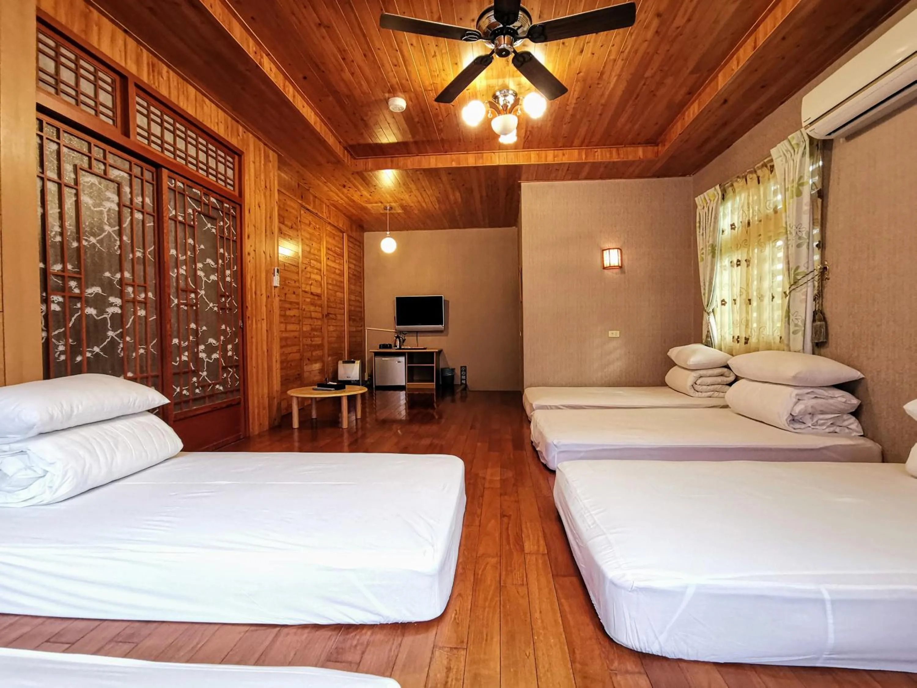 Photo of the whole room, Bed in Sitou Peach Villa B&B