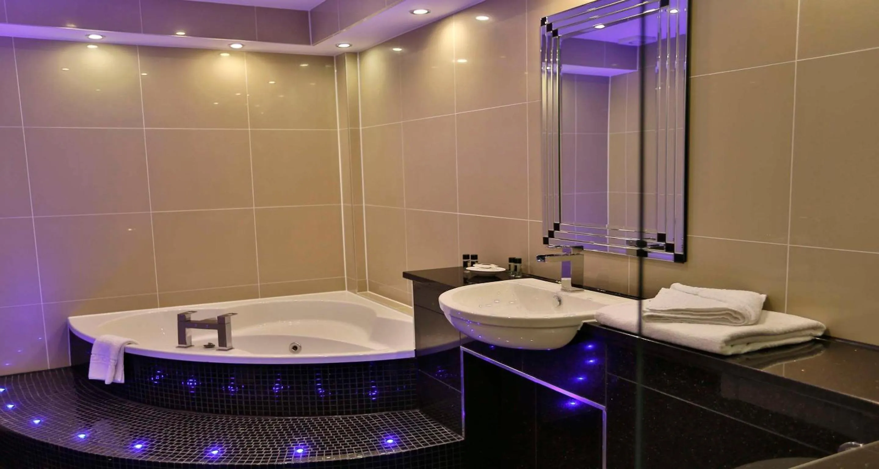 Bedroom in Best Western Premier Heronston Hotel & Spa