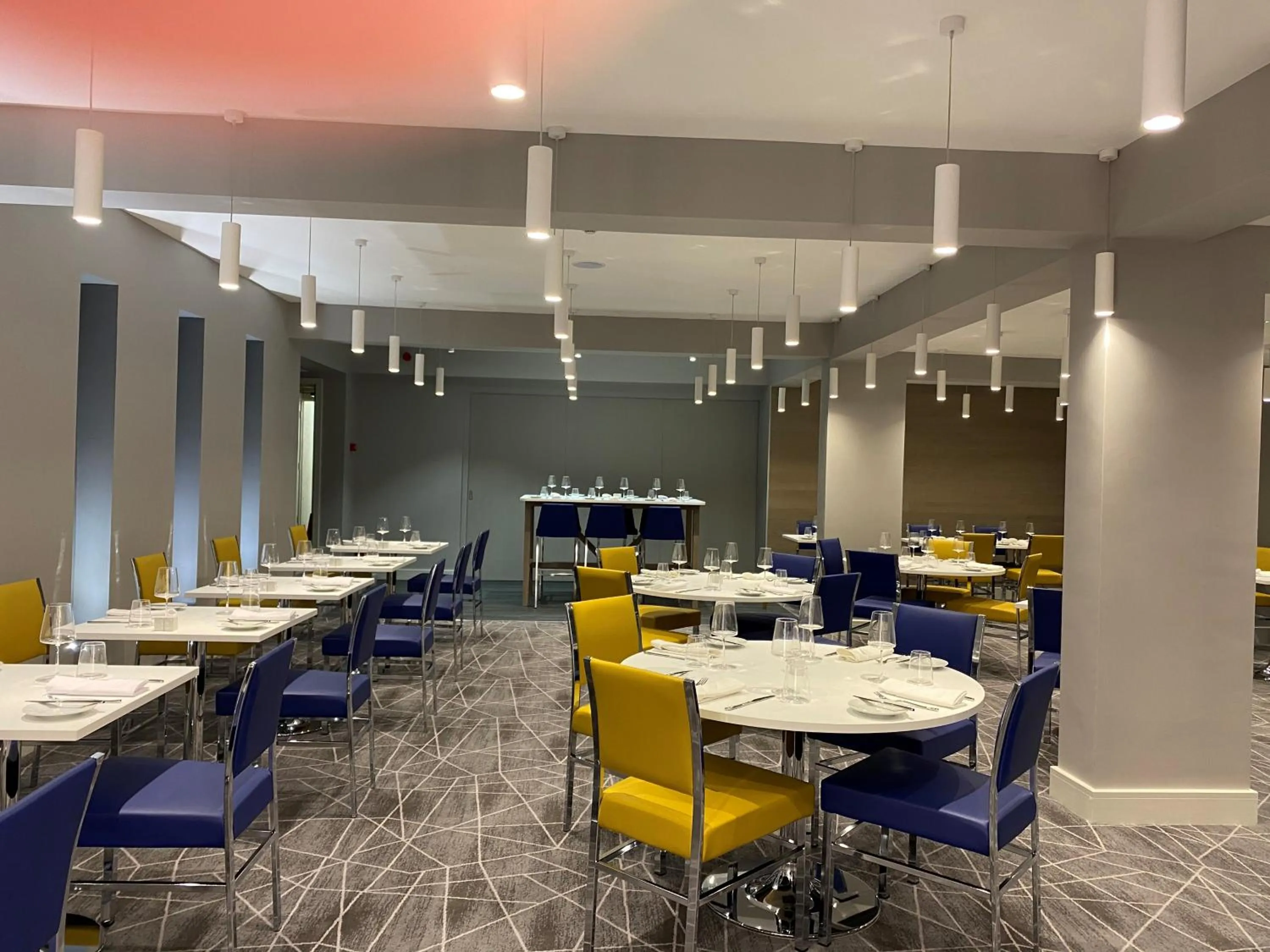 Restaurant/places to eat in Best Western Premier Heronston Hotel & Spa