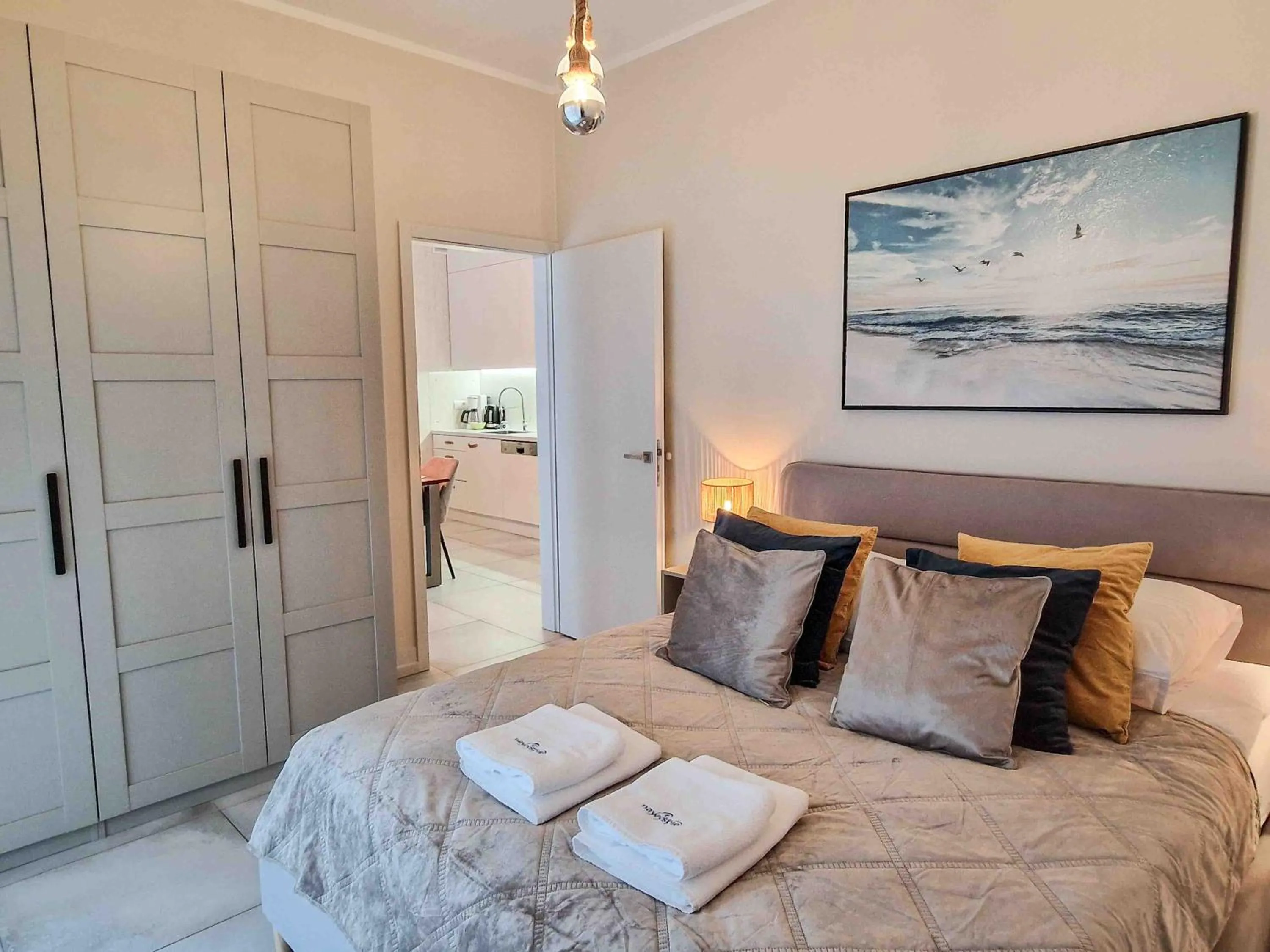 Bed in Apartamenty Na Wyspie - Baltic Park - Apartamenty z sypialnią i parkingiem - ul Uzdrowiskowa 24-34