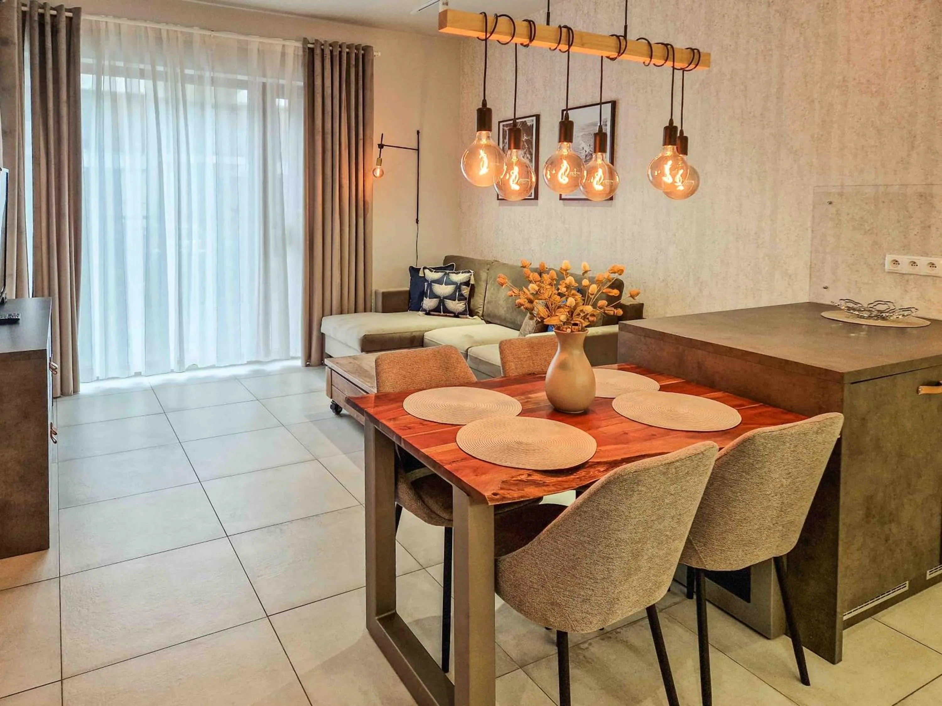 Kitchen or kitchenette in Apartamenty Na Wyspie - Baltic Park - Apartamenty z sypialnią i parkingiem - ul Uzdrowiskowa 24-34