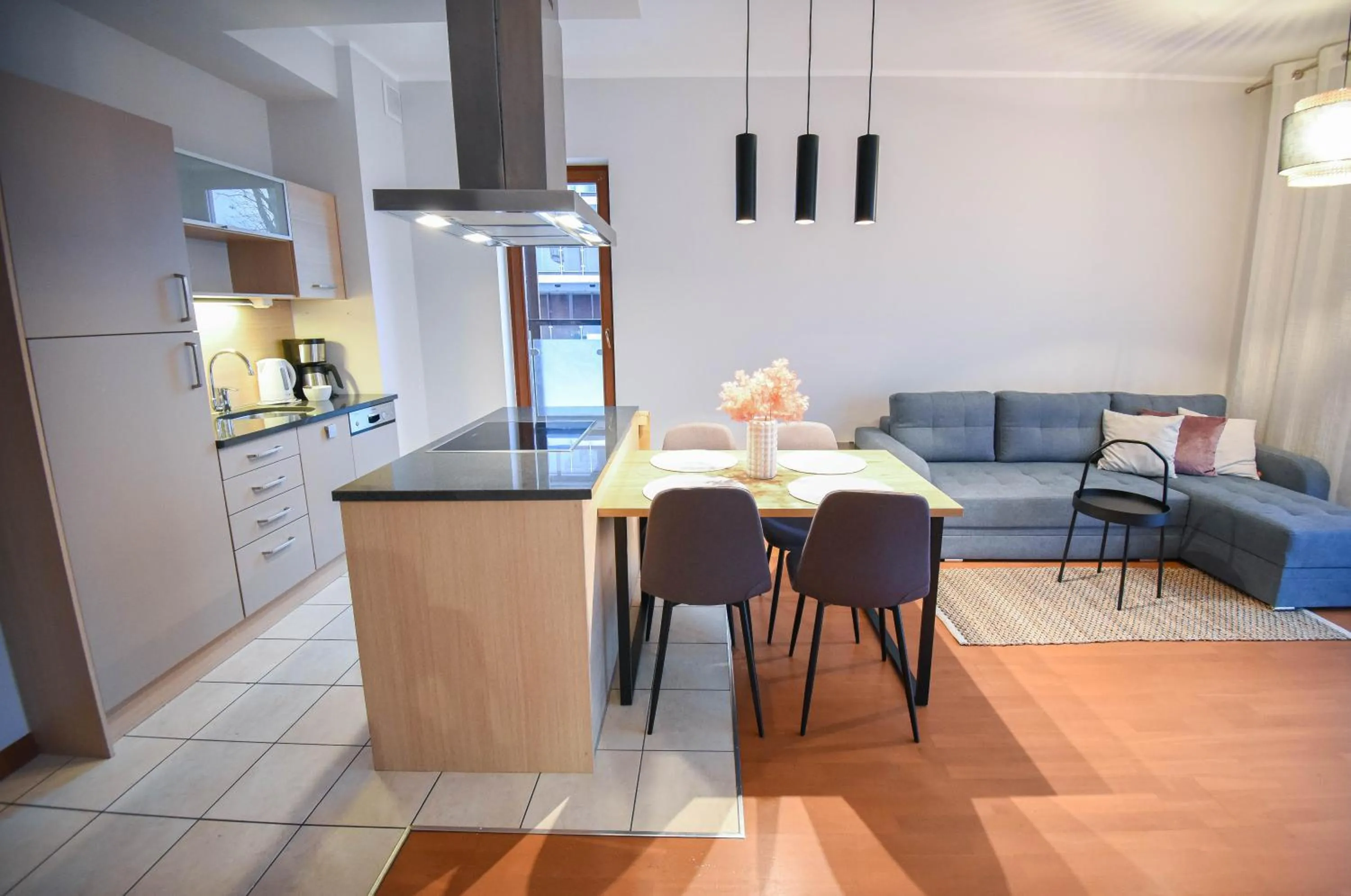 Kitchen or kitchenette in Apartamenty Na Wyspie - Baltic Park - Apartamenty z sypialnią i parkingiem - ul Uzdrowiskowa 24-34