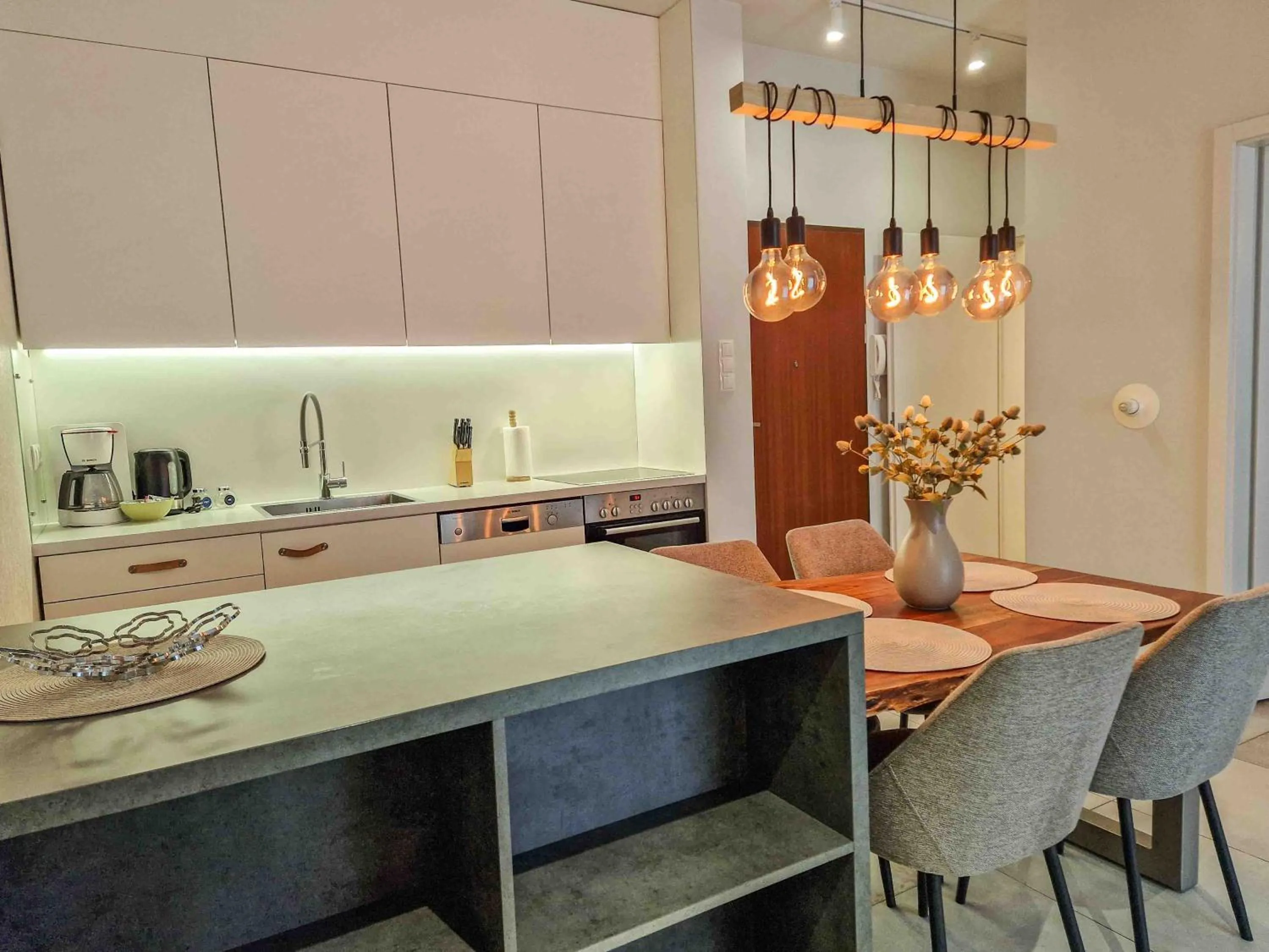 Kitchen or kitchenette in Apartamenty Na Wyspie - Baltic Park - Apartamenty z sypialnią i parkingiem - ul Uzdrowiskowa 24-34