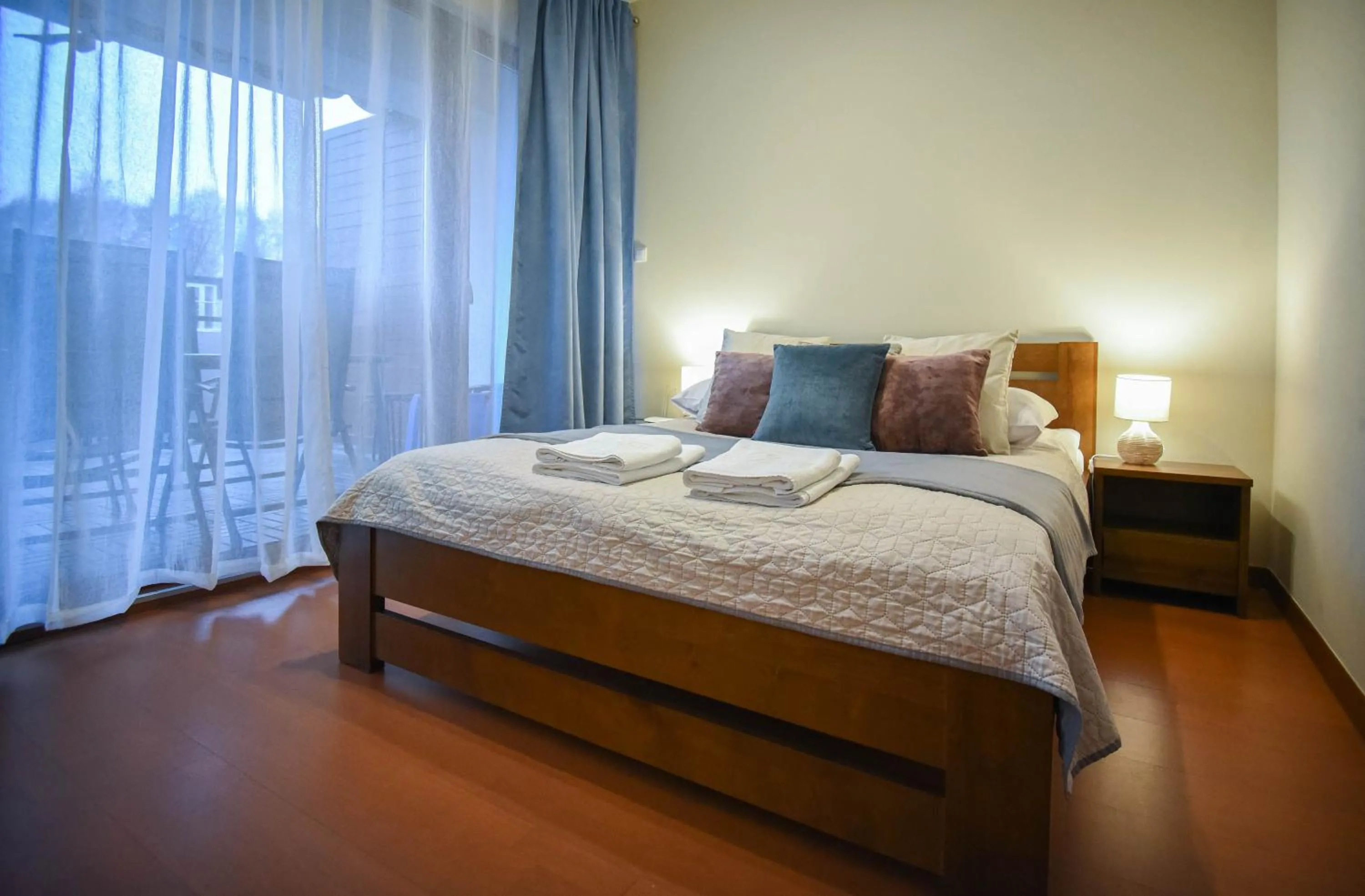 Bed in Apartamenty Na Wyspie - Baltic Park - Apartamenty z sypialnią i parkingiem - ul Uzdrowiskowa 24-34