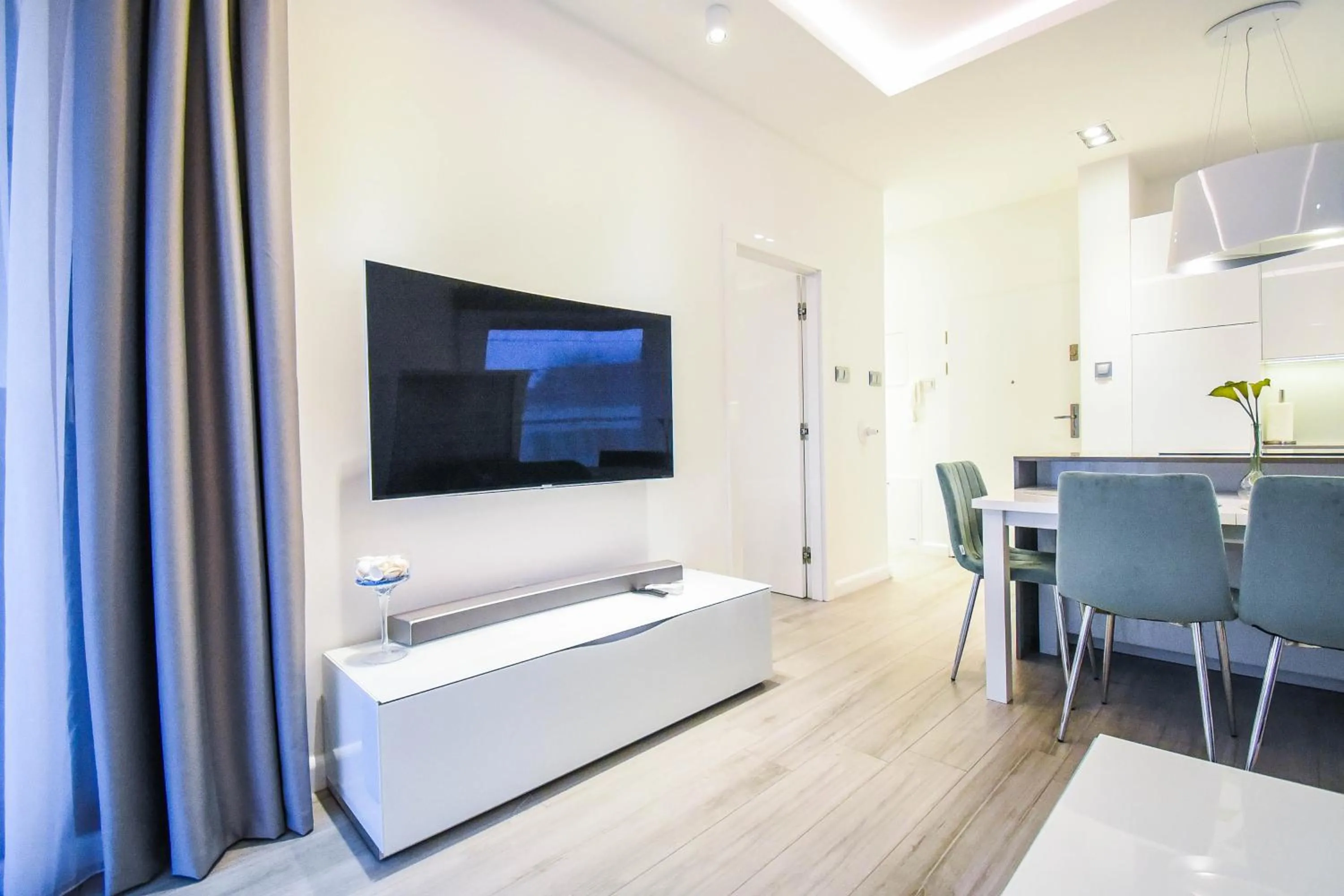 TV and multimedia in Apartamenty Na Wyspie - Baltic Park - Apartamenty z sypialnią i parkingiem - ul Uzdrowiskowa 24-34