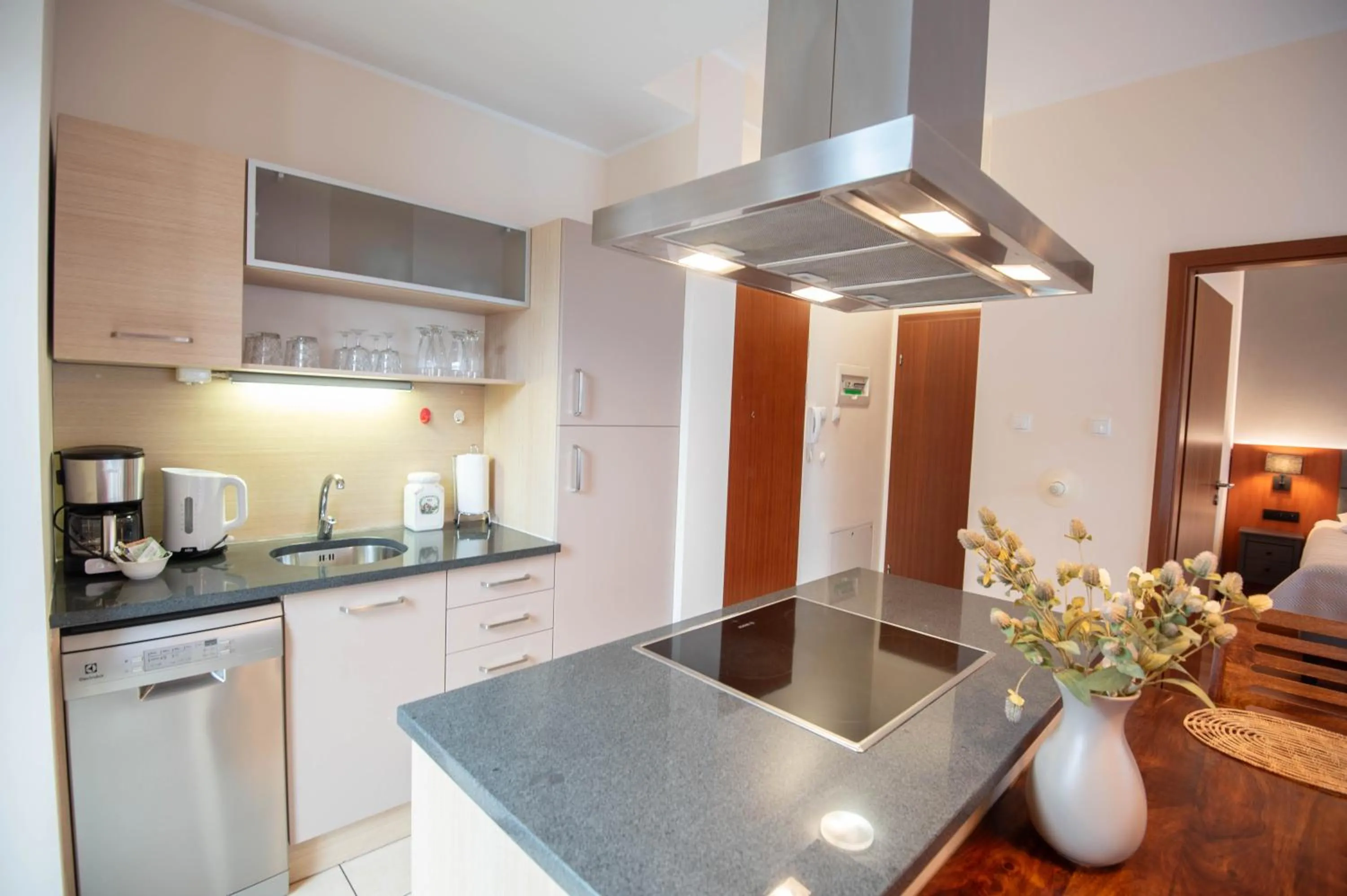Coffee/tea facilities in Apartamenty Na Wyspie - Baltic Park - Apartamenty z sypialnią i parkingiem - ul Uzdrowiskowa 24-34