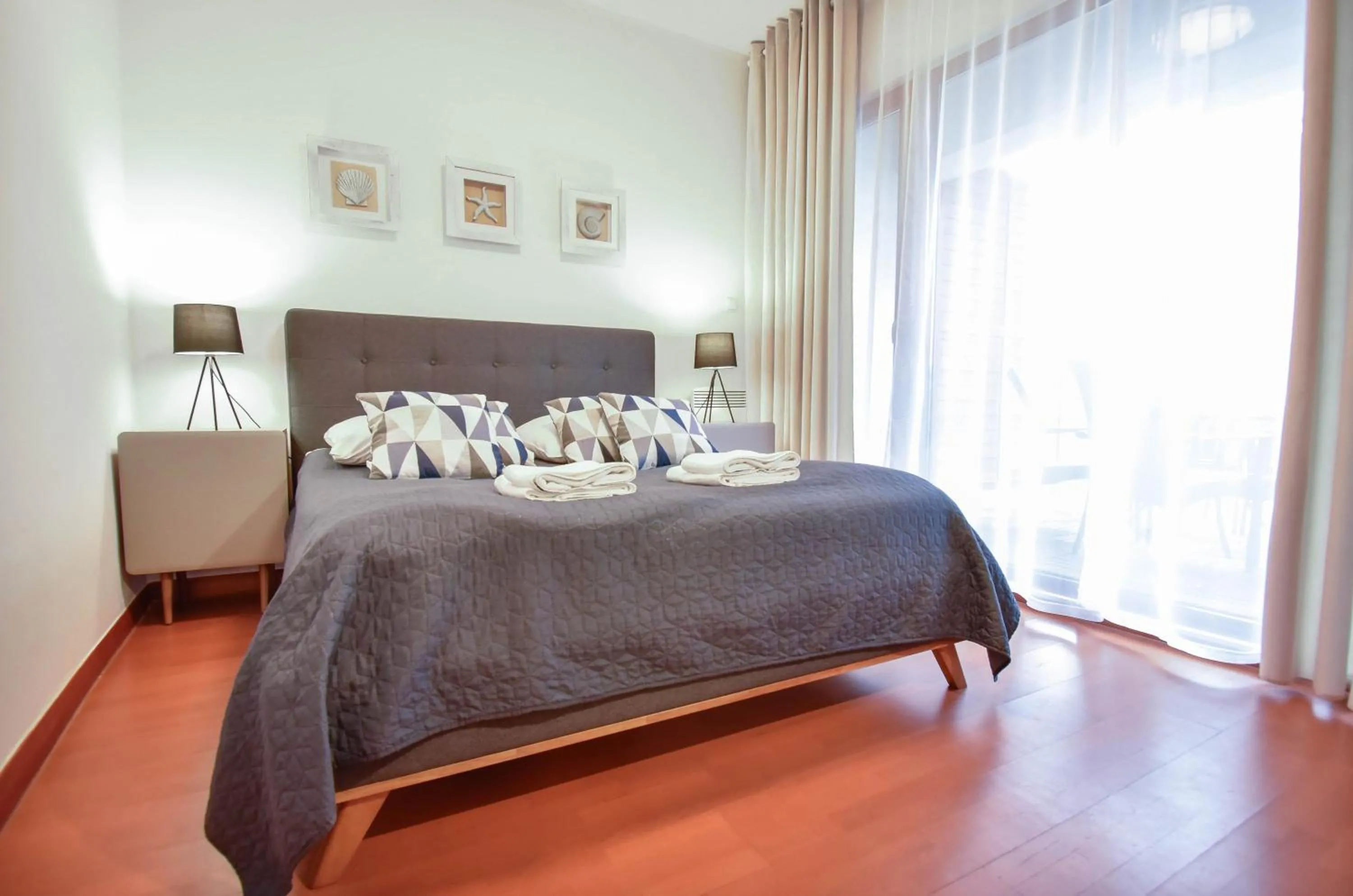 Bed in Apartamenty Na Wyspie - Baltic Park - Apartamenty z sypialnią i parkingiem - ul Uzdrowiskowa 24-34