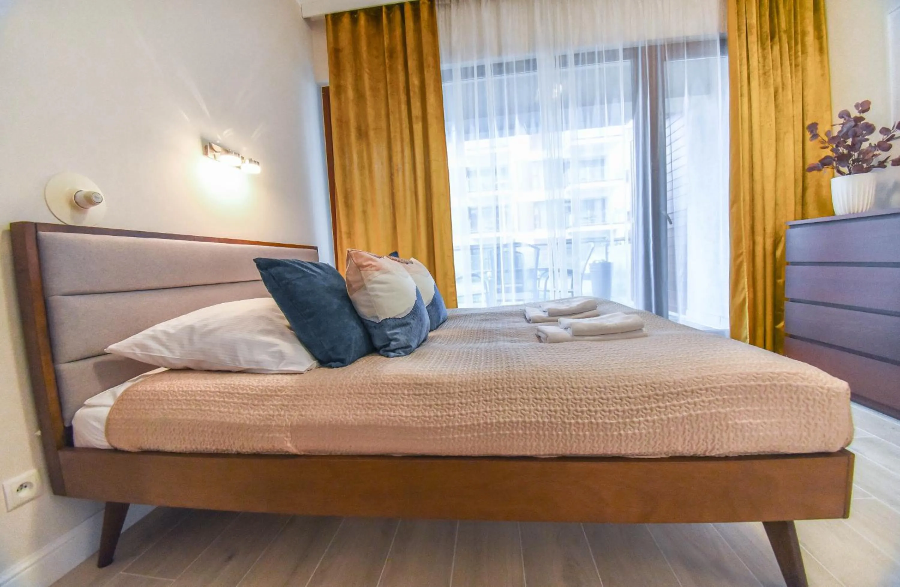 Bed in Apartamenty Na Wyspie - Baltic Park - Apartamenty z sypialnią i parkingiem - ul Uzdrowiskowa 24-34