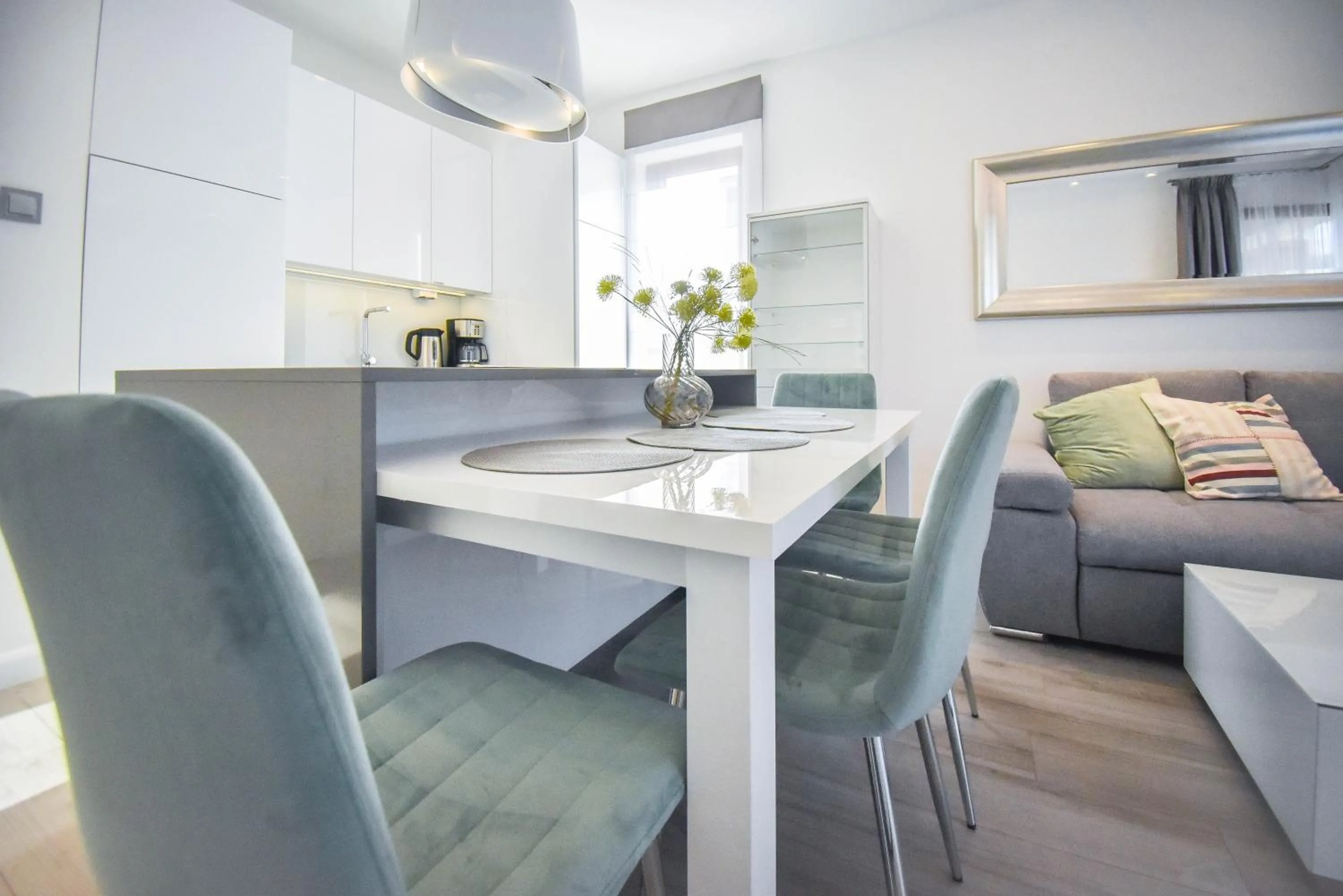 Kitchen or kitchenette in Apartamenty Na Wyspie - Baltic Park - Apartamenty z sypialnią i parkingiem - ul Uzdrowiskowa 24-34