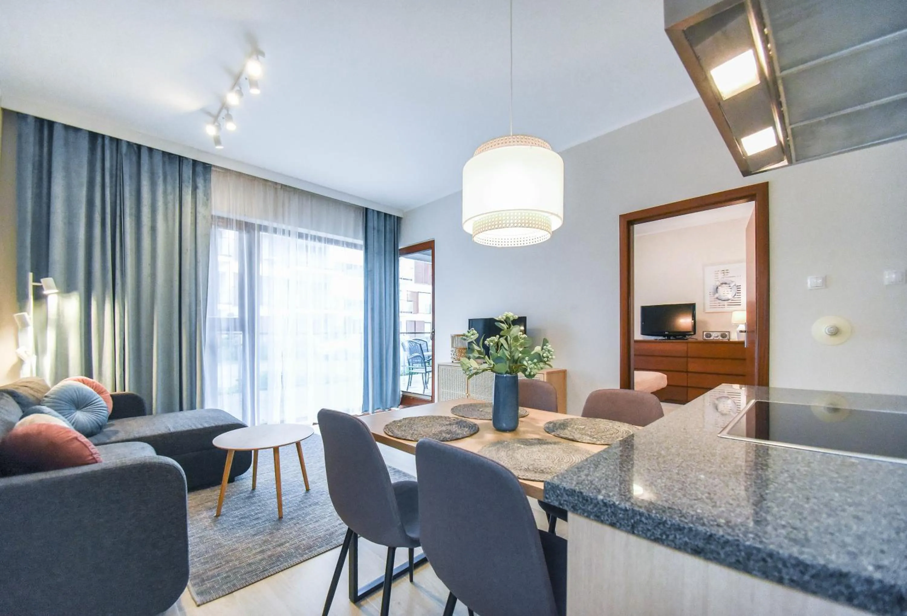 Kitchen or kitchenette in Apartamenty Na Wyspie - Baltic Park - Apartamenty z sypialnią i parkingiem - ul Uzdrowiskowa 24-34