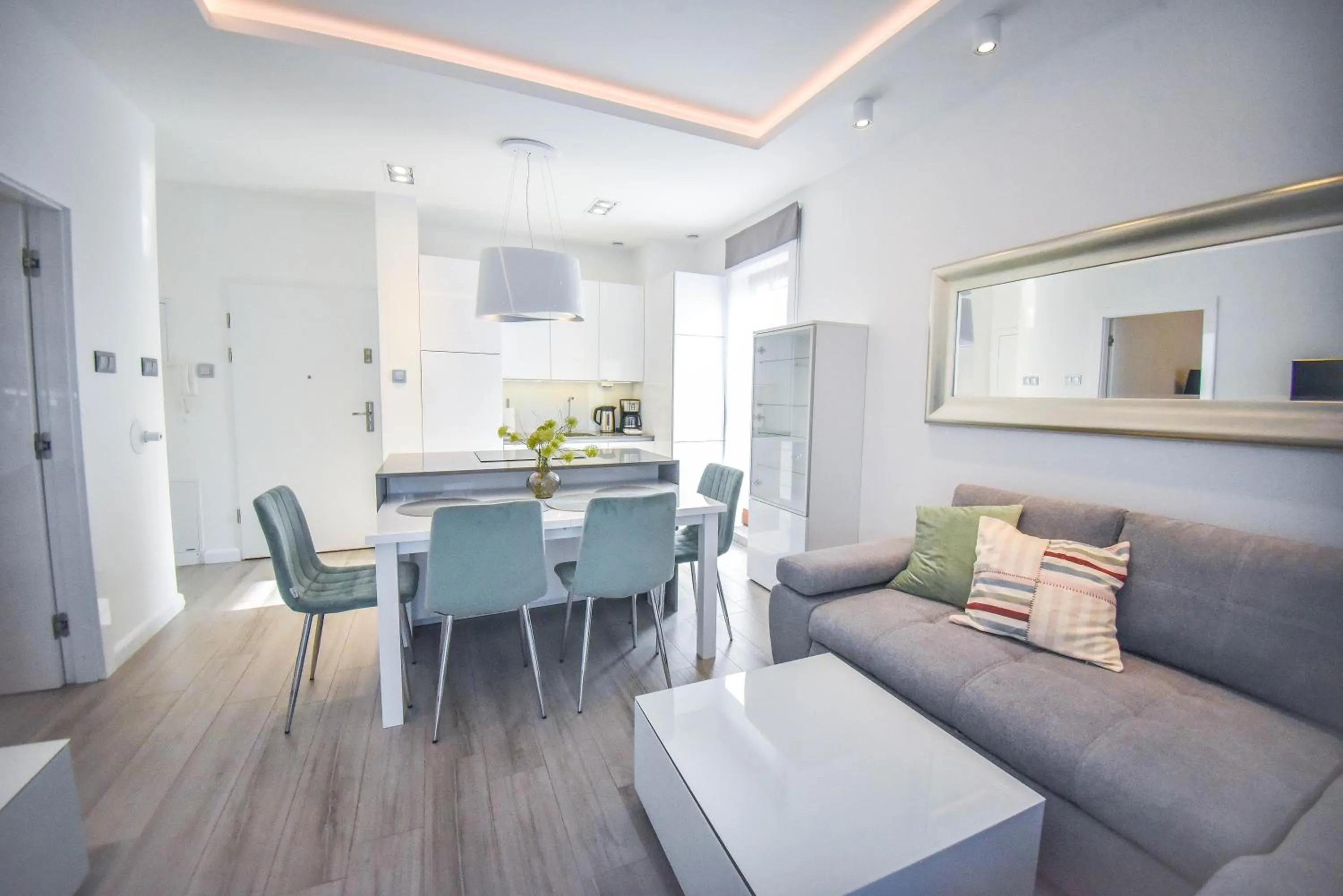 Kitchen or kitchenette in Apartamenty Na Wyspie - Baltic Park - Apartamenty z sypialnią i parkingiem - ul Uzdrowiskowa 24-34