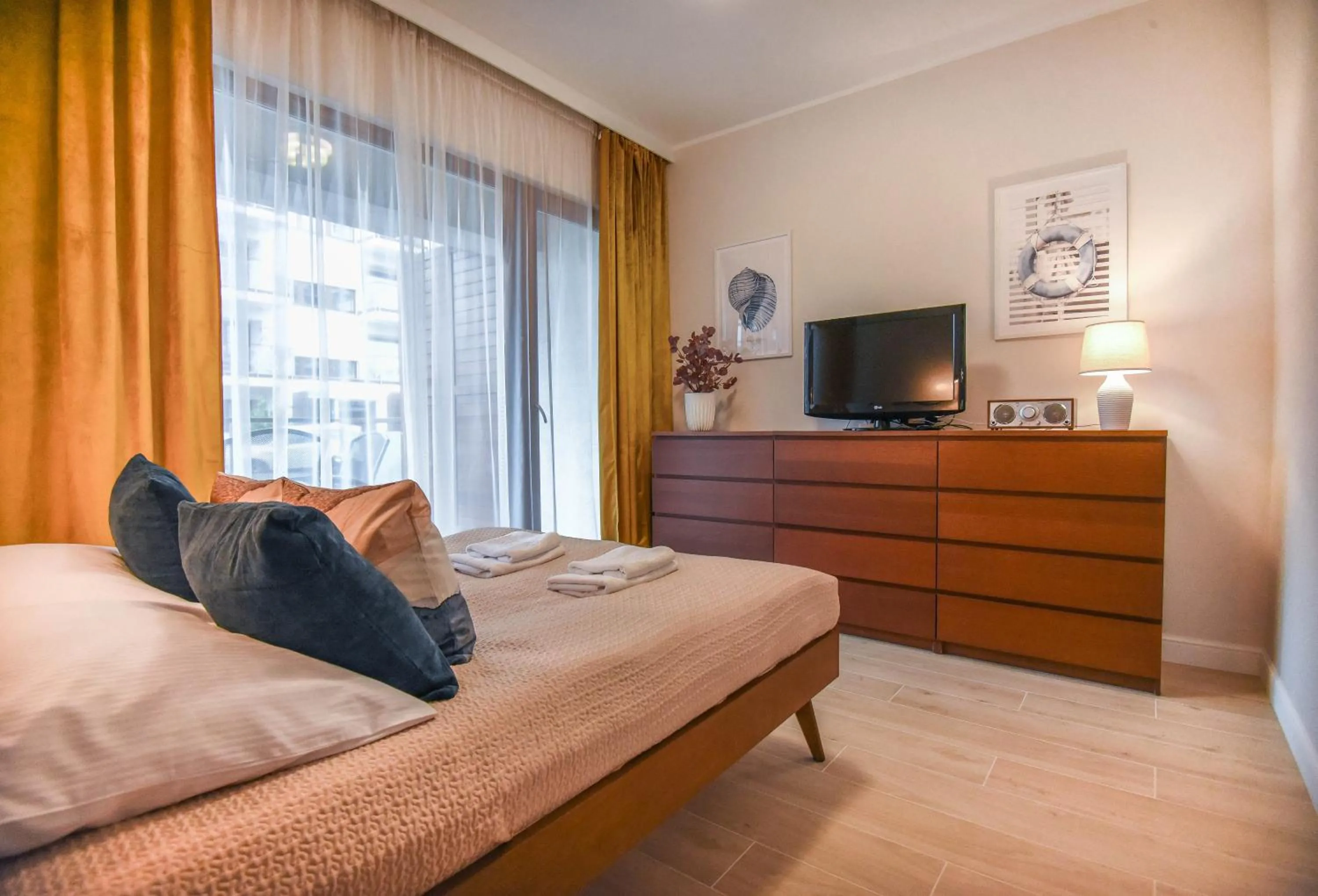 Bed in Apartamenty Na Wyspie - Baltic Park - Apartamenty z sypialnią i parkingiem - ul Uzdrowiskowa 24-34