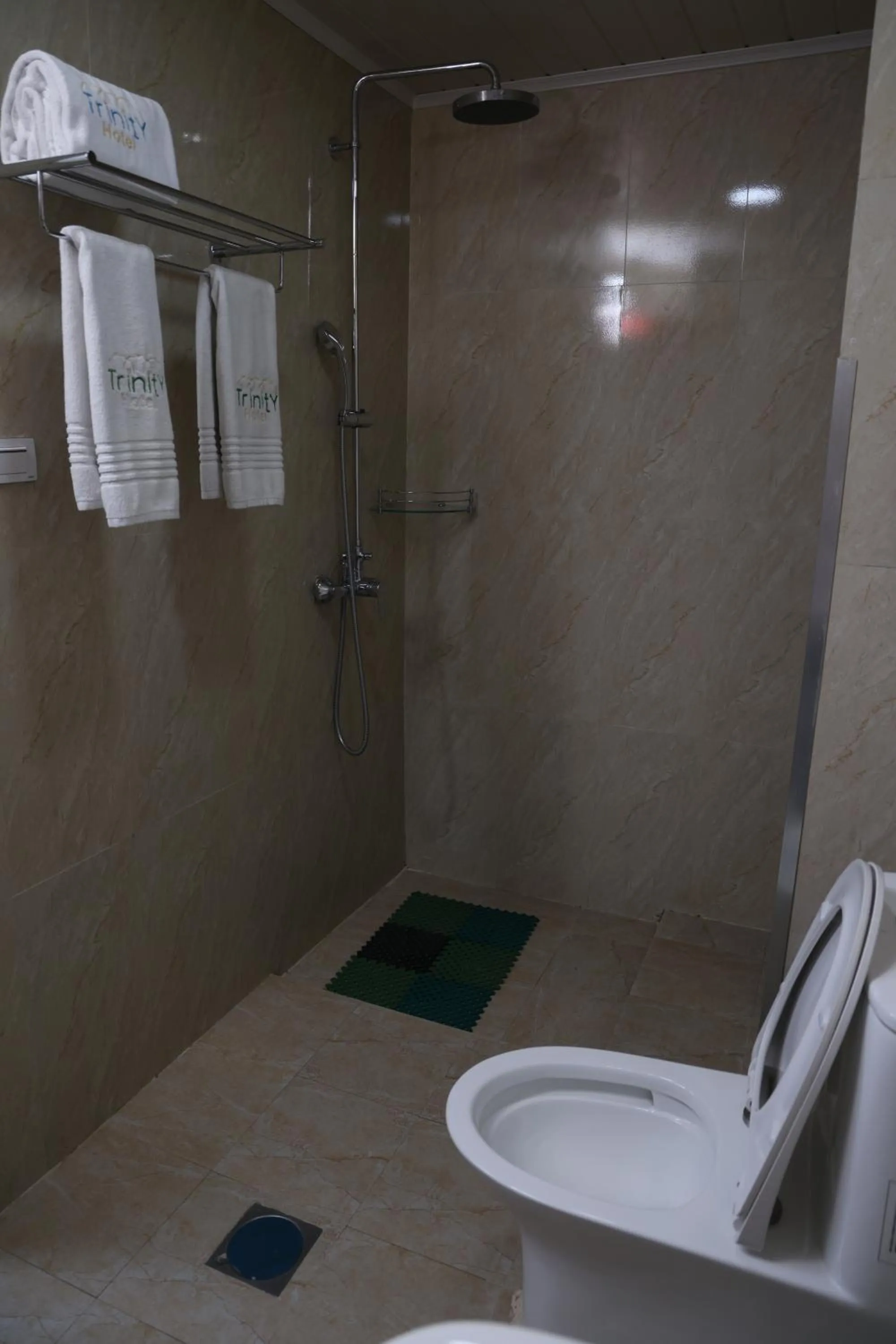 Shower in Trinity Hotel