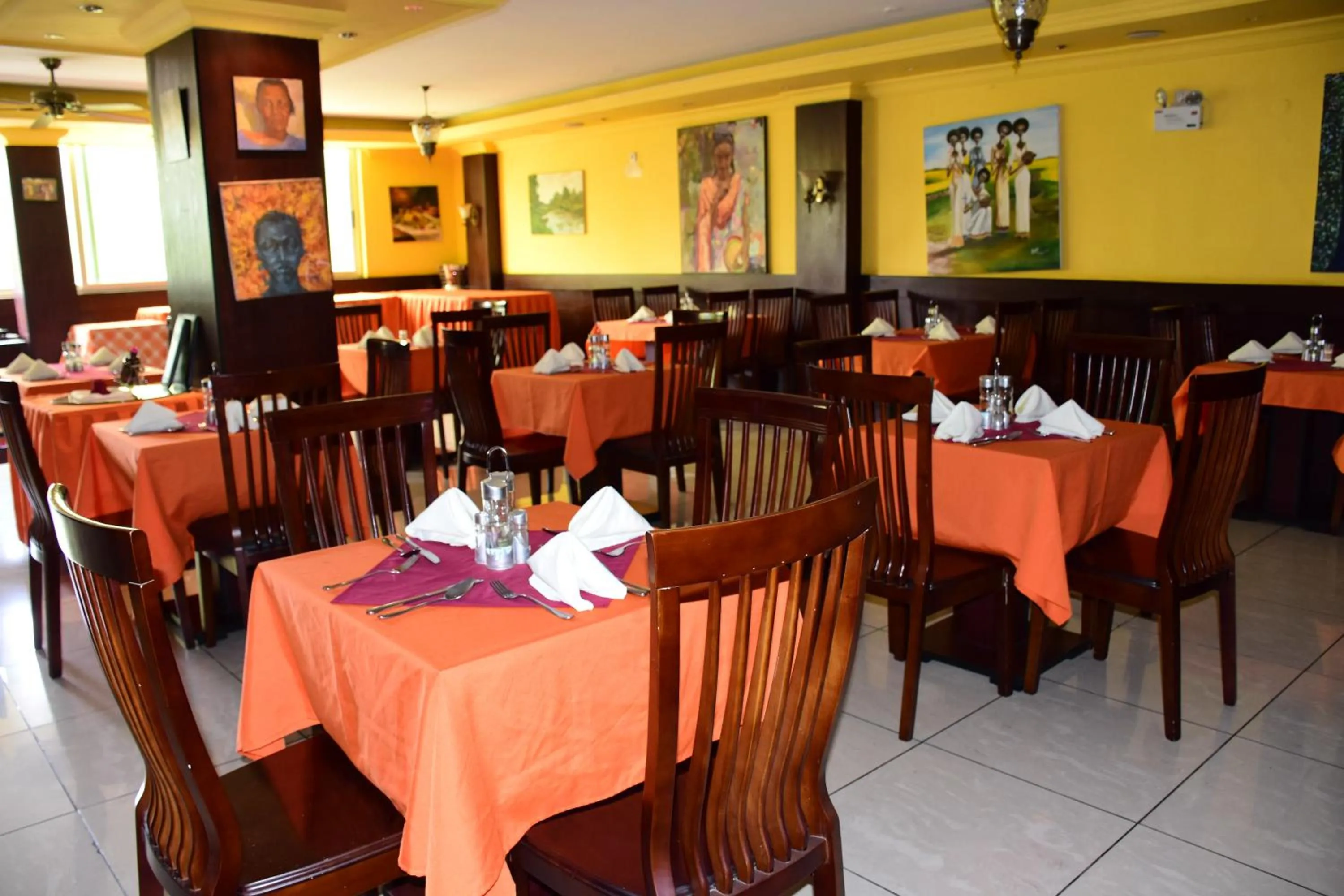 Restaurant/places to eat in Trinity Hotel