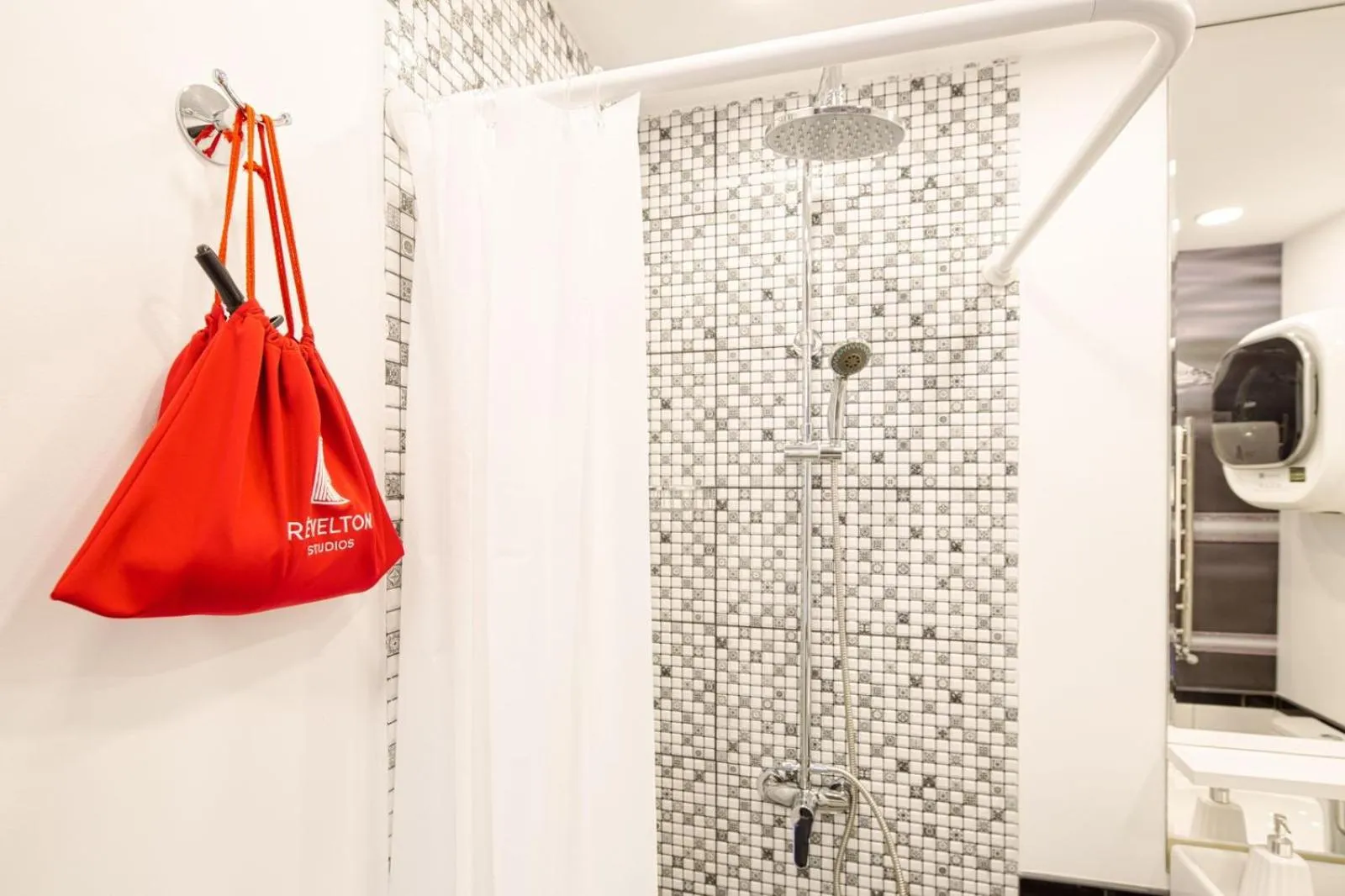 Shower in R Studios Old Baku