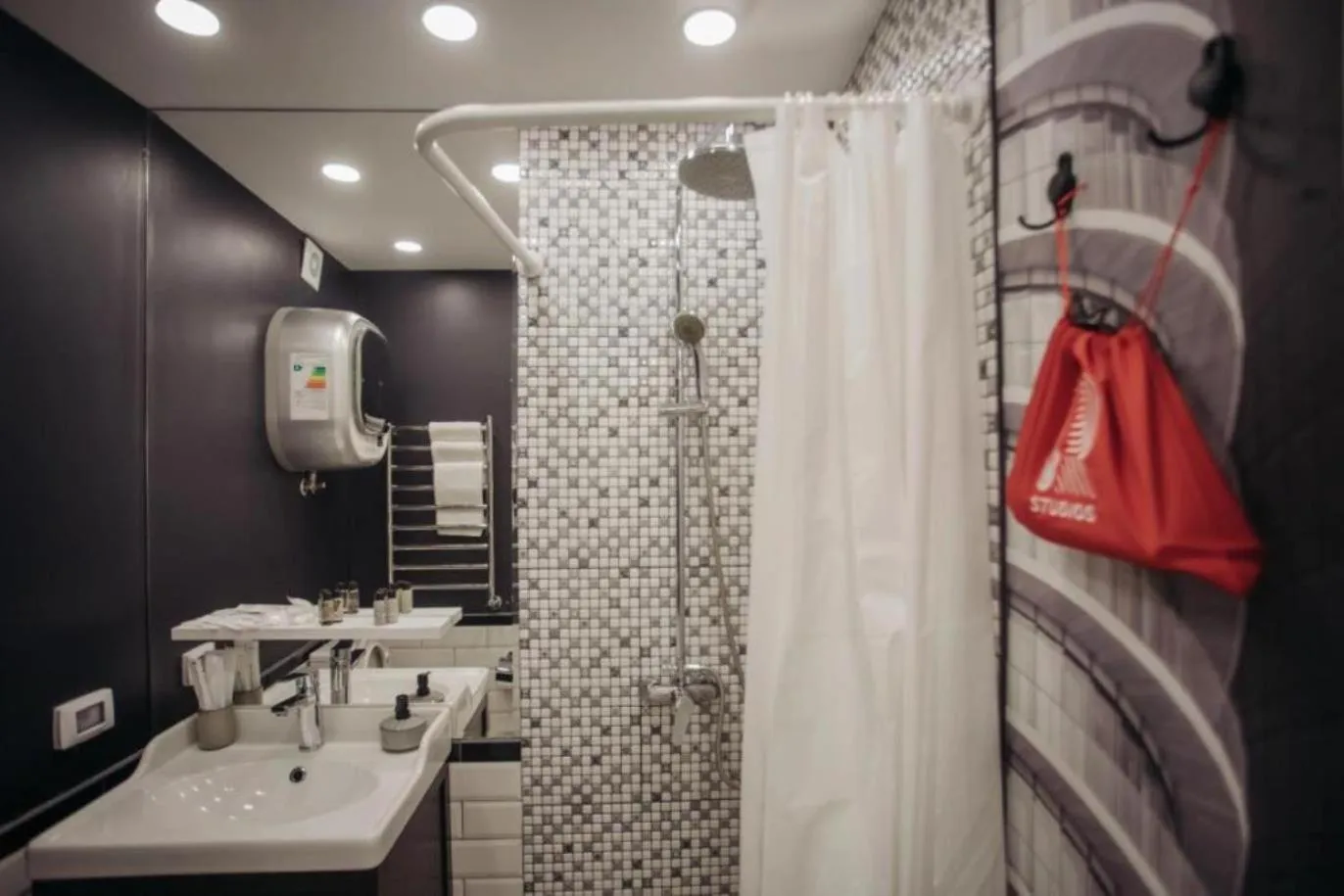 Shower in R Studios Old Baku