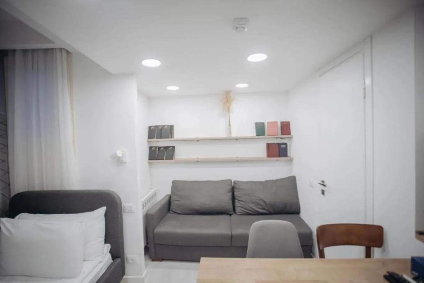 Photo of the whole room in R Studios Old Baku