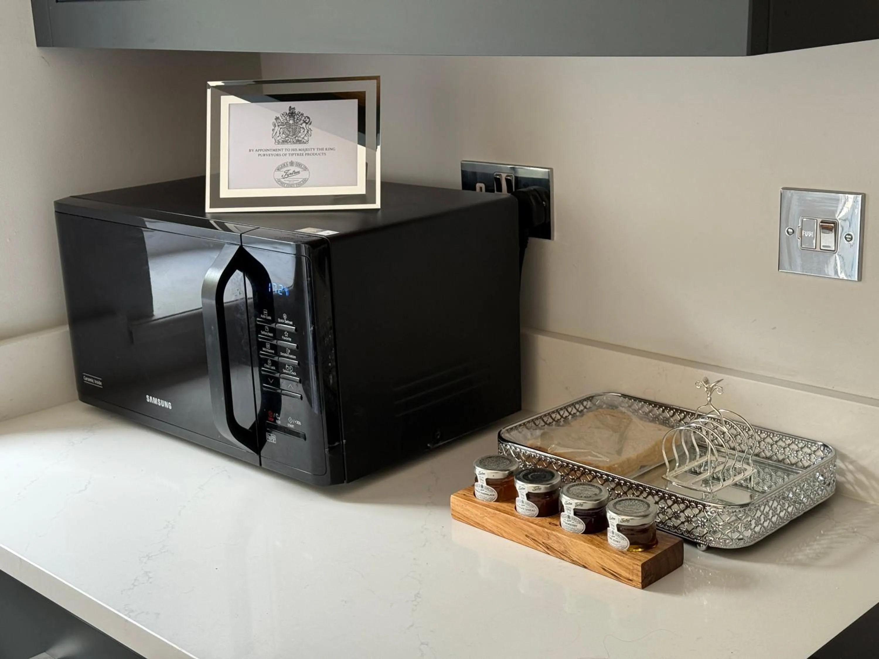 Stansted Airport Stay, Parking and Luxury Suite
