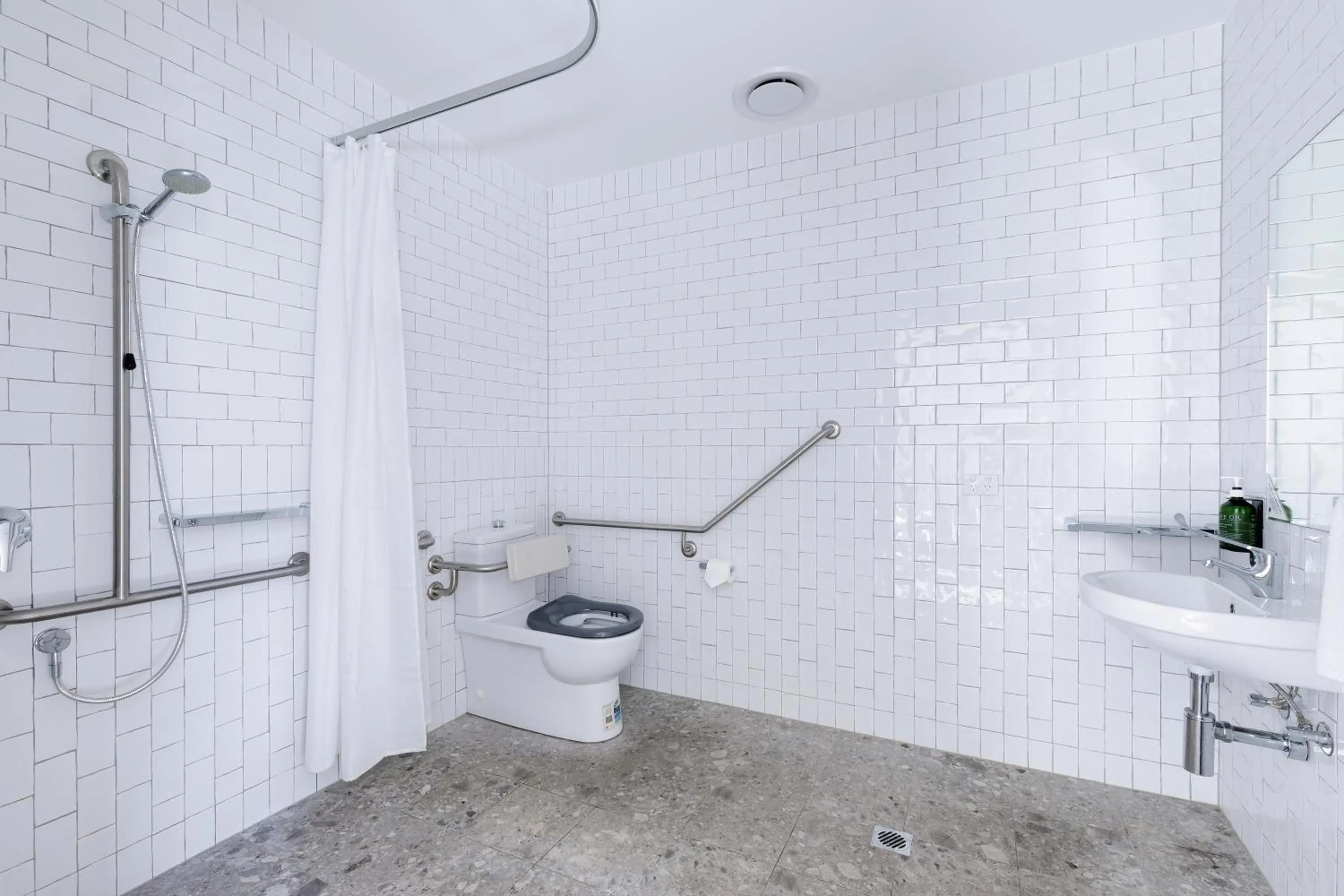 Shower in Mortdale Hotel