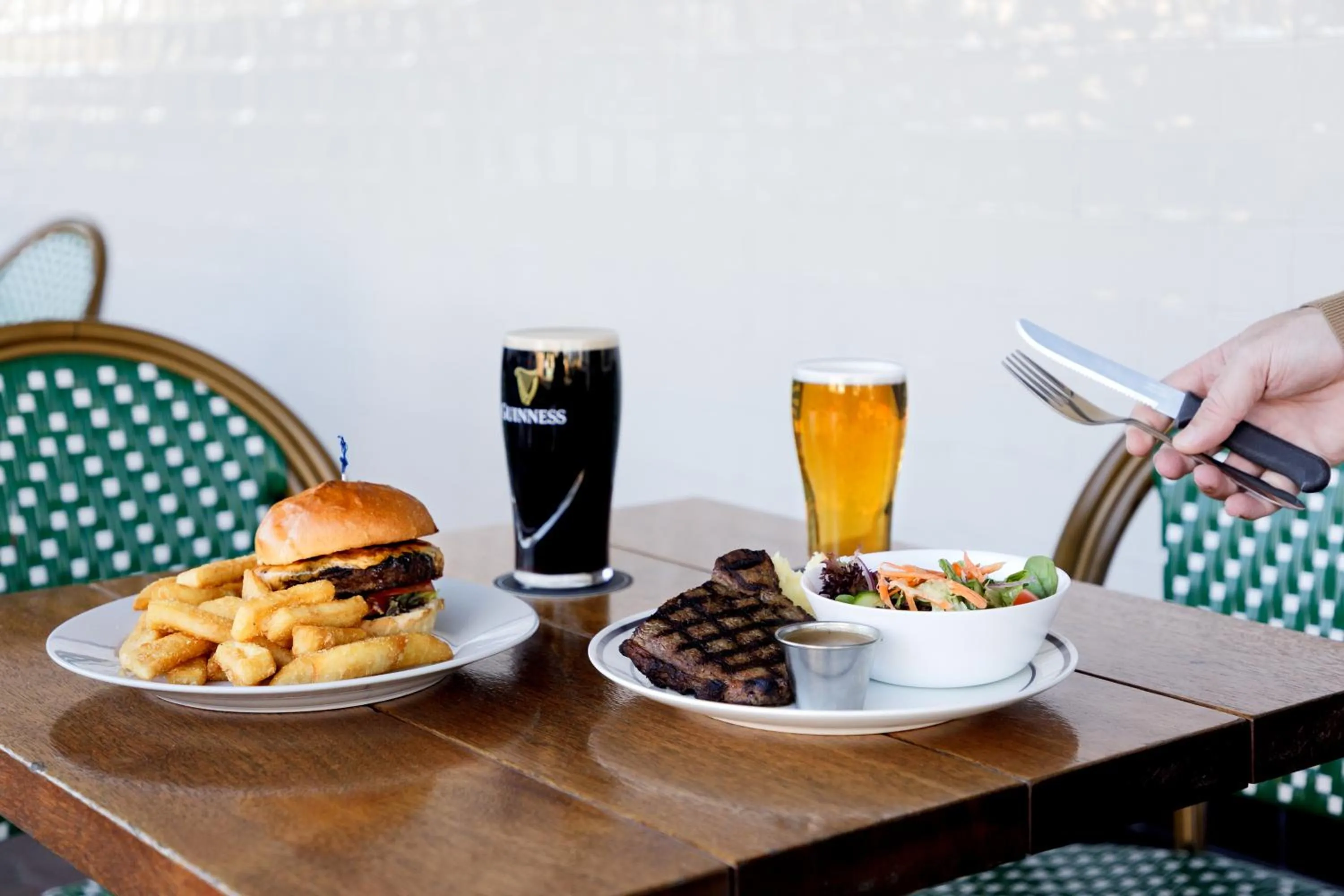 Restaurant/places to eat in Mortdale Hotel