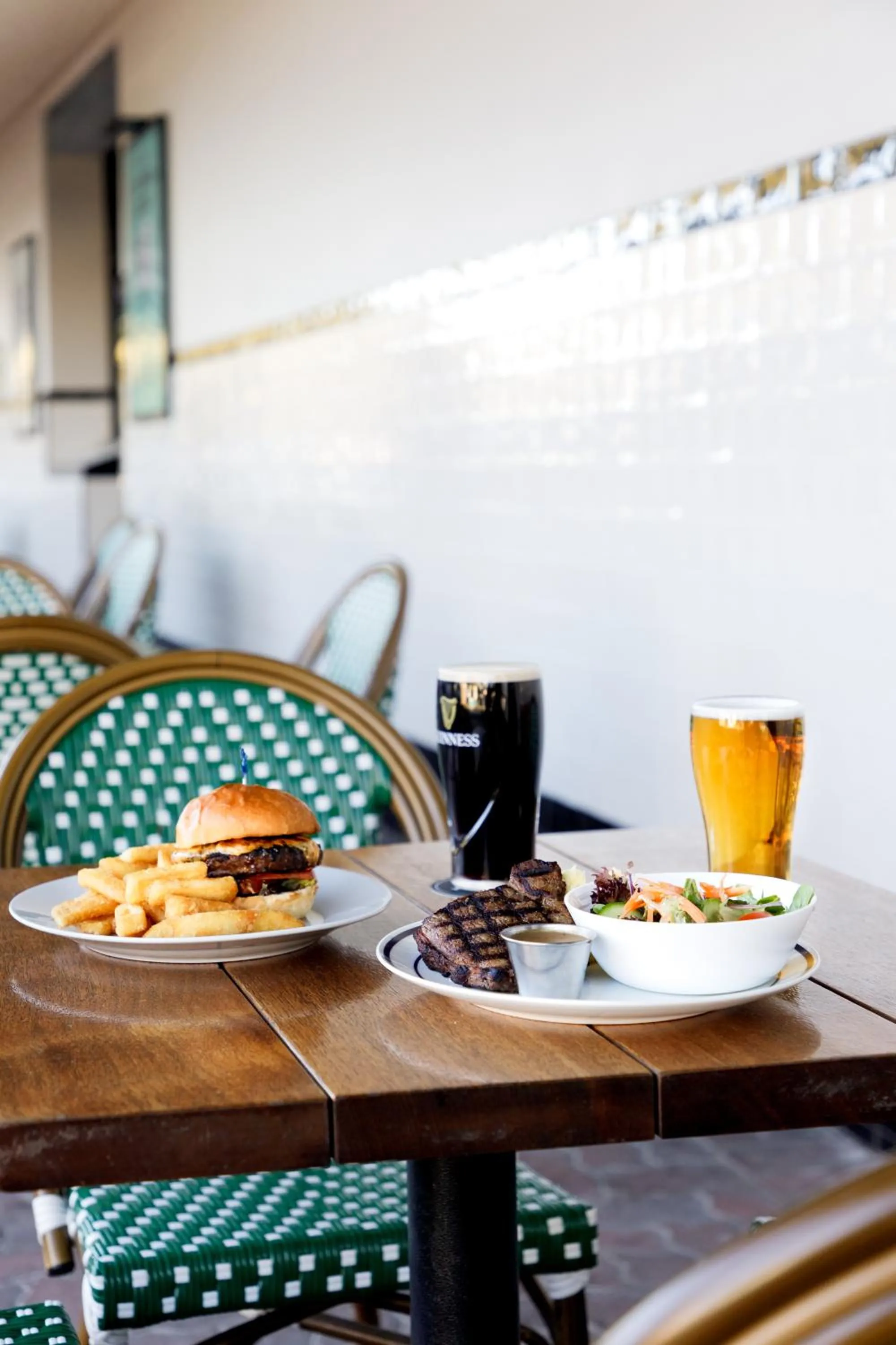 Restaurant/places to eat in Mortdale Hotel