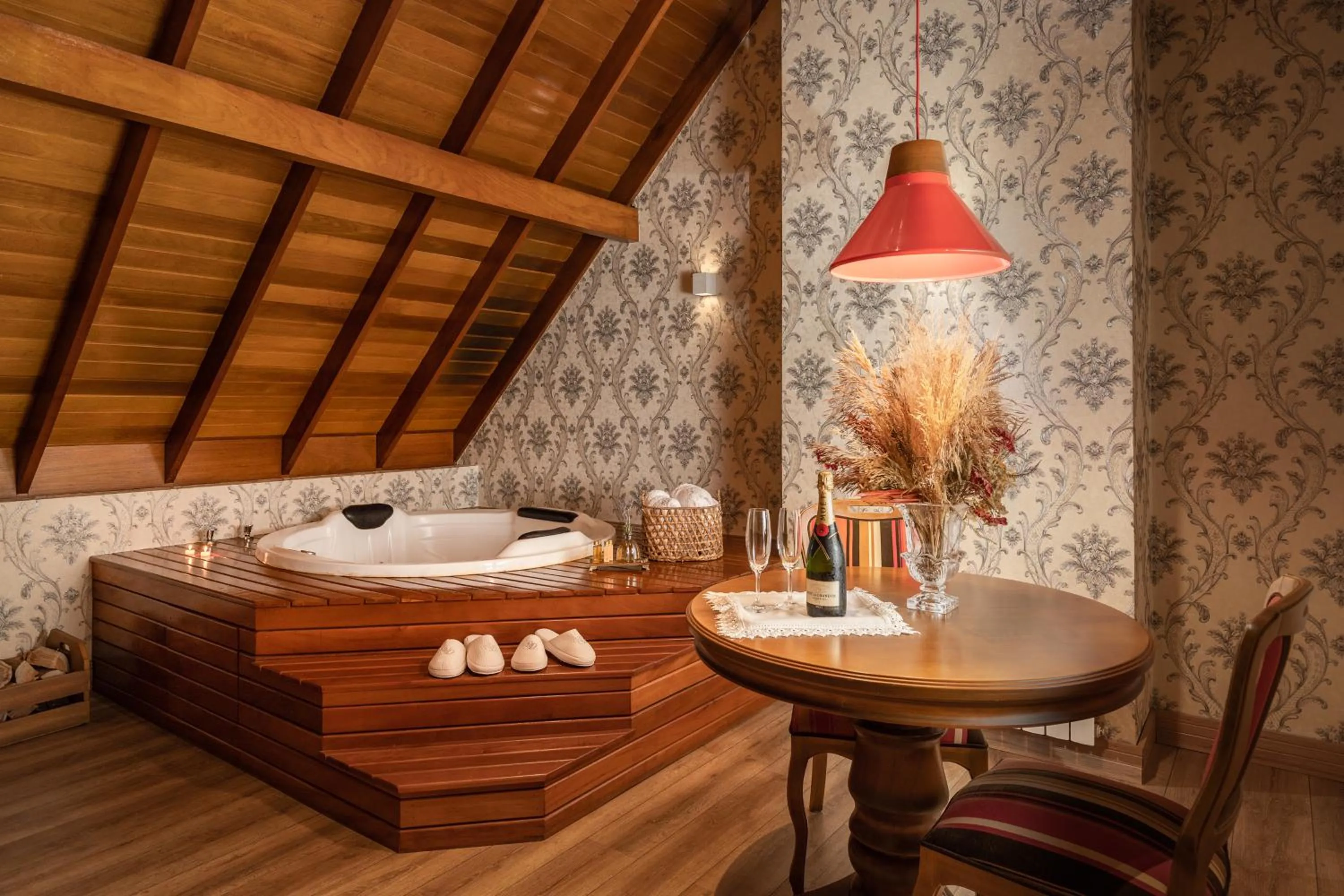 Hot Tub in Hotel Valle Dincanto