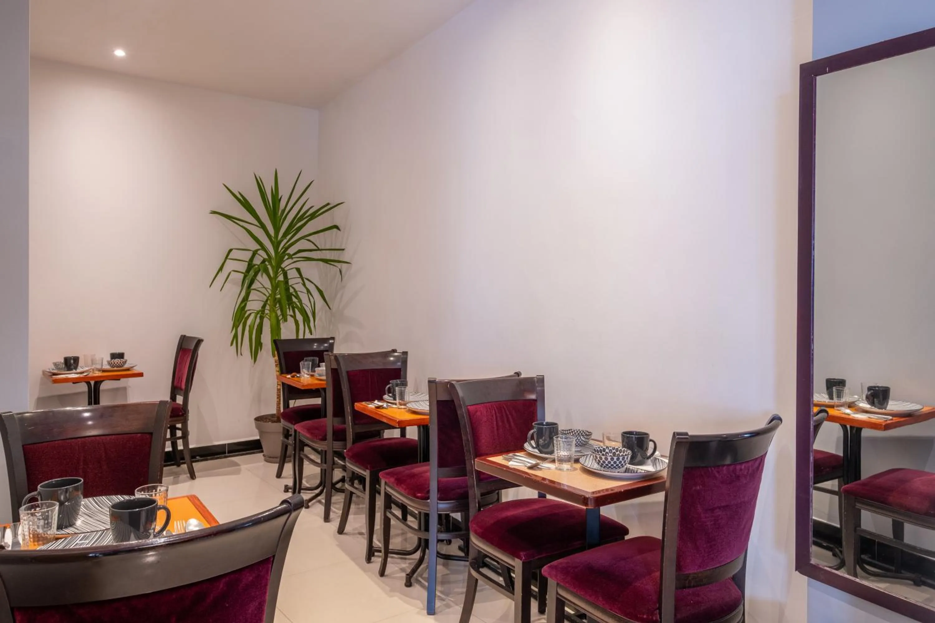 Breakfast in Hotel la Perle Montparnasse