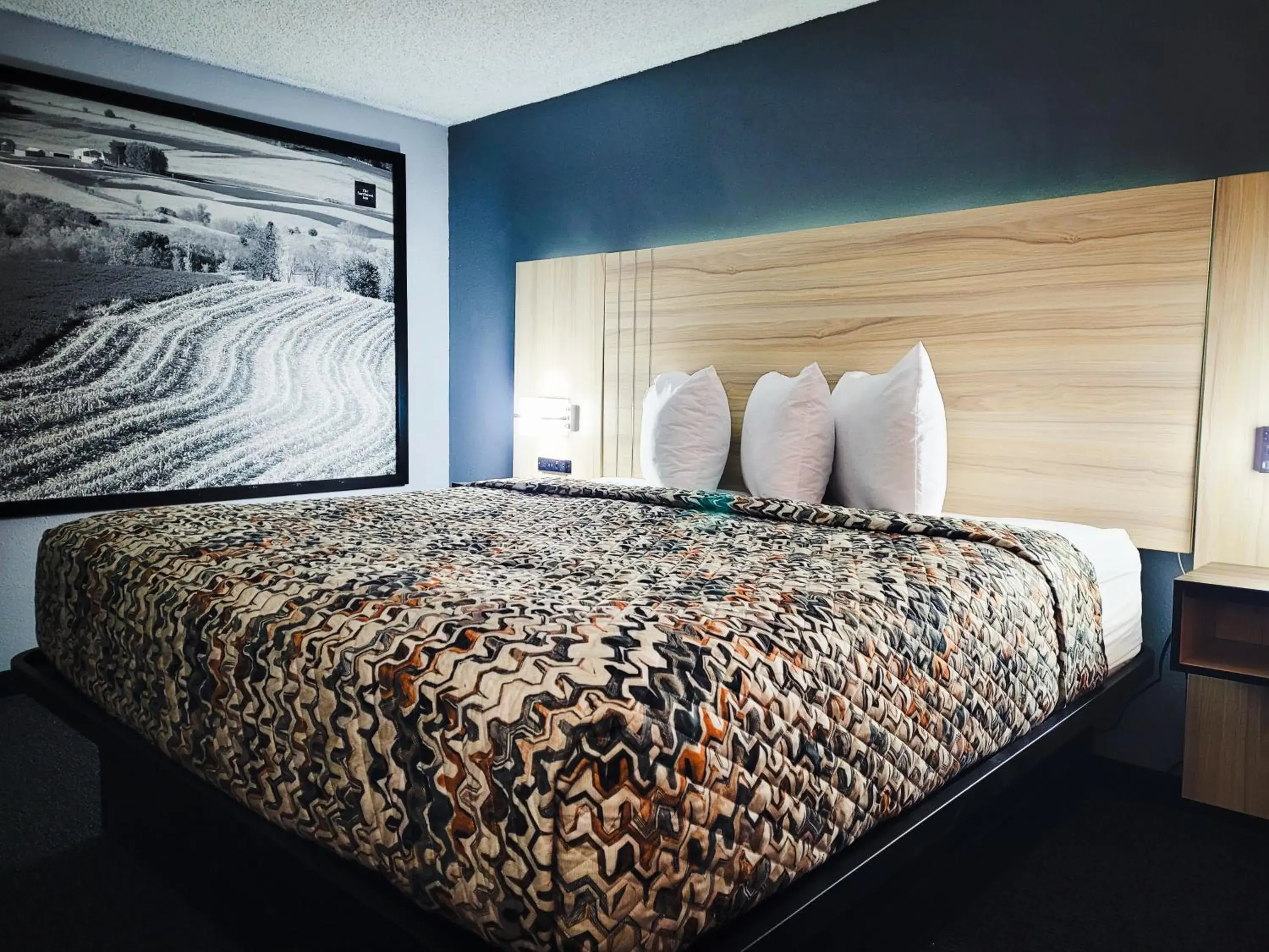 Standard King Room - single occupancy in The Northwest Inn Standard King Room - single occupancy in The Northwest Inn