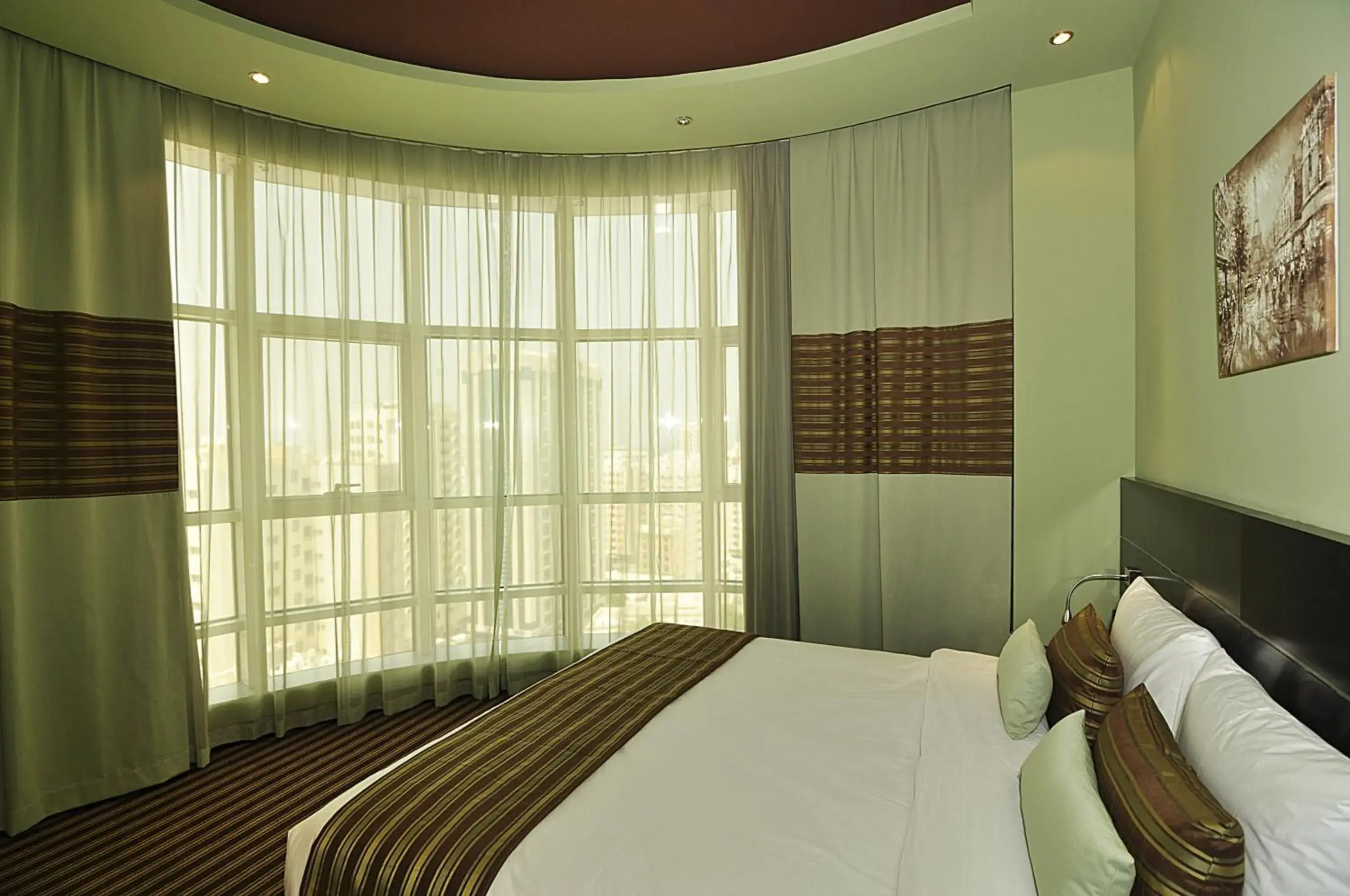 Photo of the whole room, Bed in Aldar Hotel