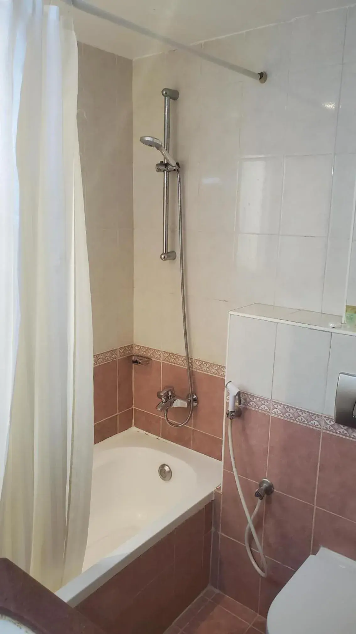 Standard Twin Room in Aldar Hotel Standard Twin Room in Aldar Hotel